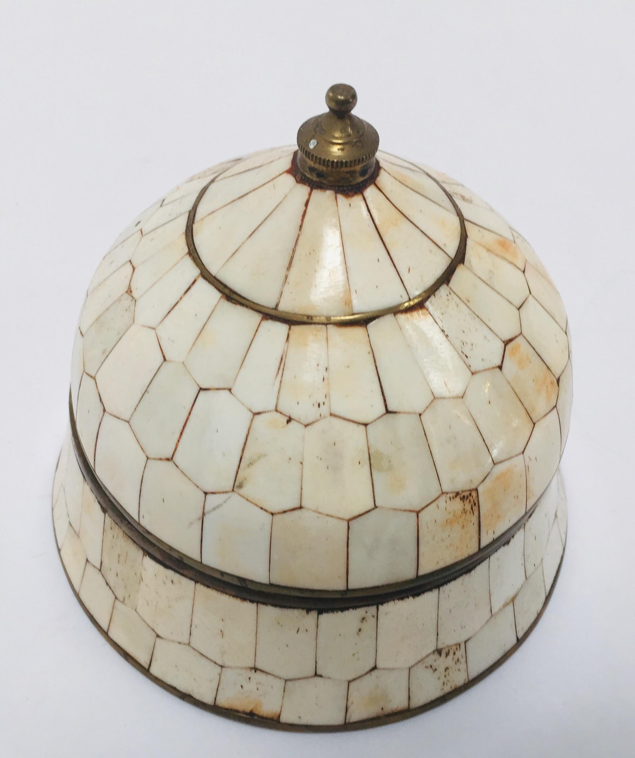 Moroccan Decorative Trinket Lidded Box Inlaid with Bone and Brass In Good Condition In North Hollywood, CA