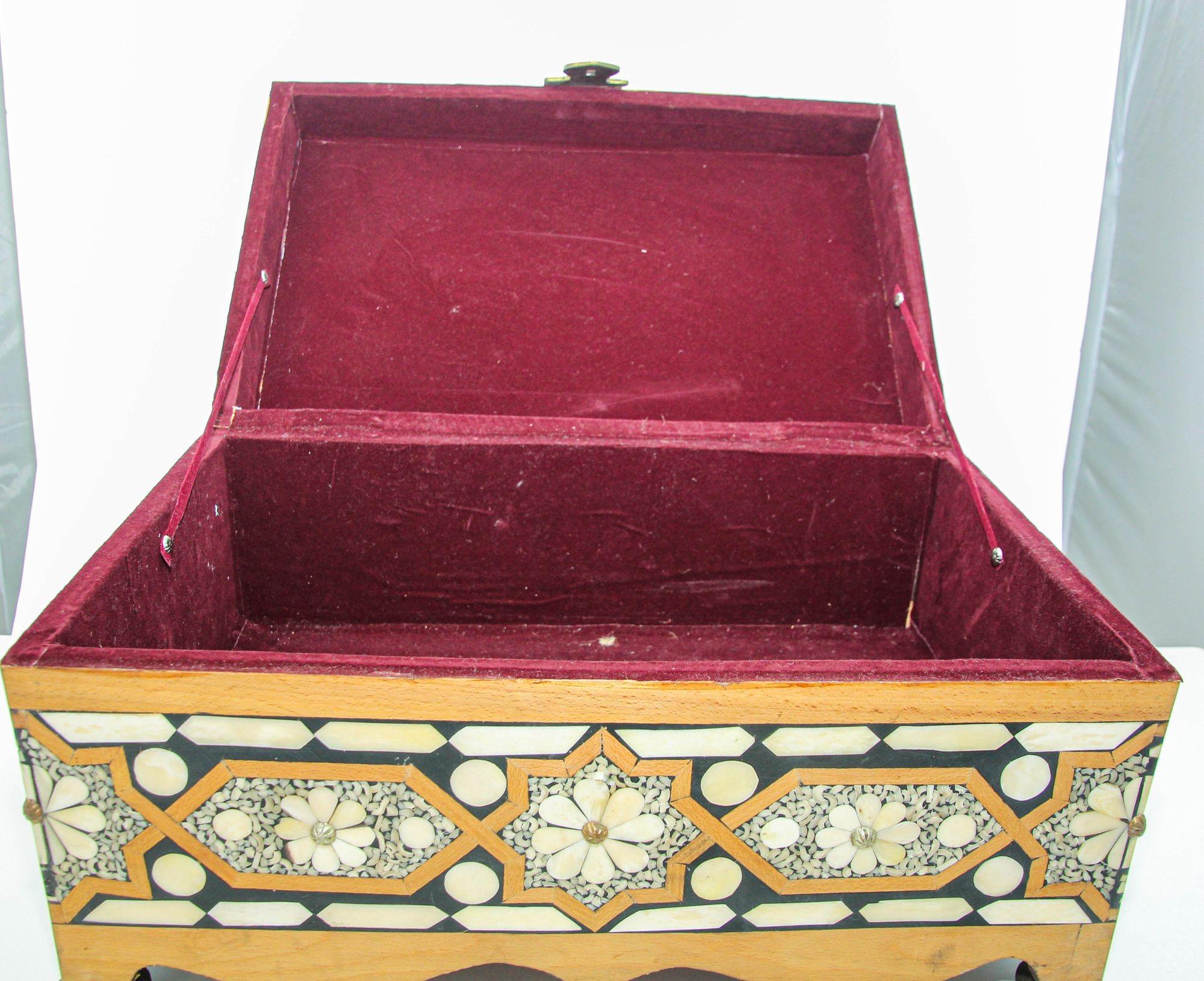 Moroccan Dowry Box Inlaid with White Camel Bone Rectangular Carved Wood Trunk For Sale 3