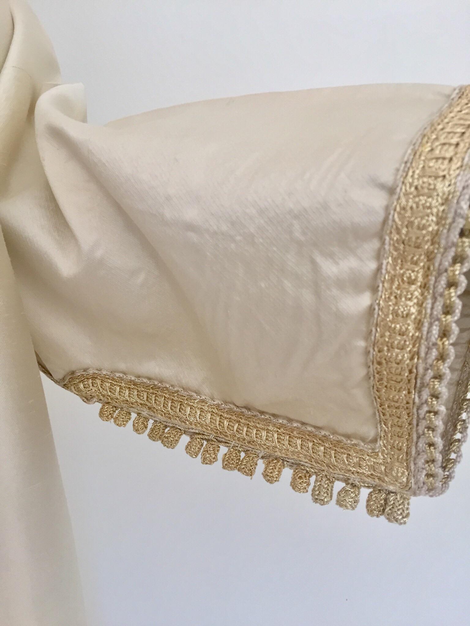 Robe longue élégante et luxueuse robe caftan en soie Dupiono du Maroc en vente 5