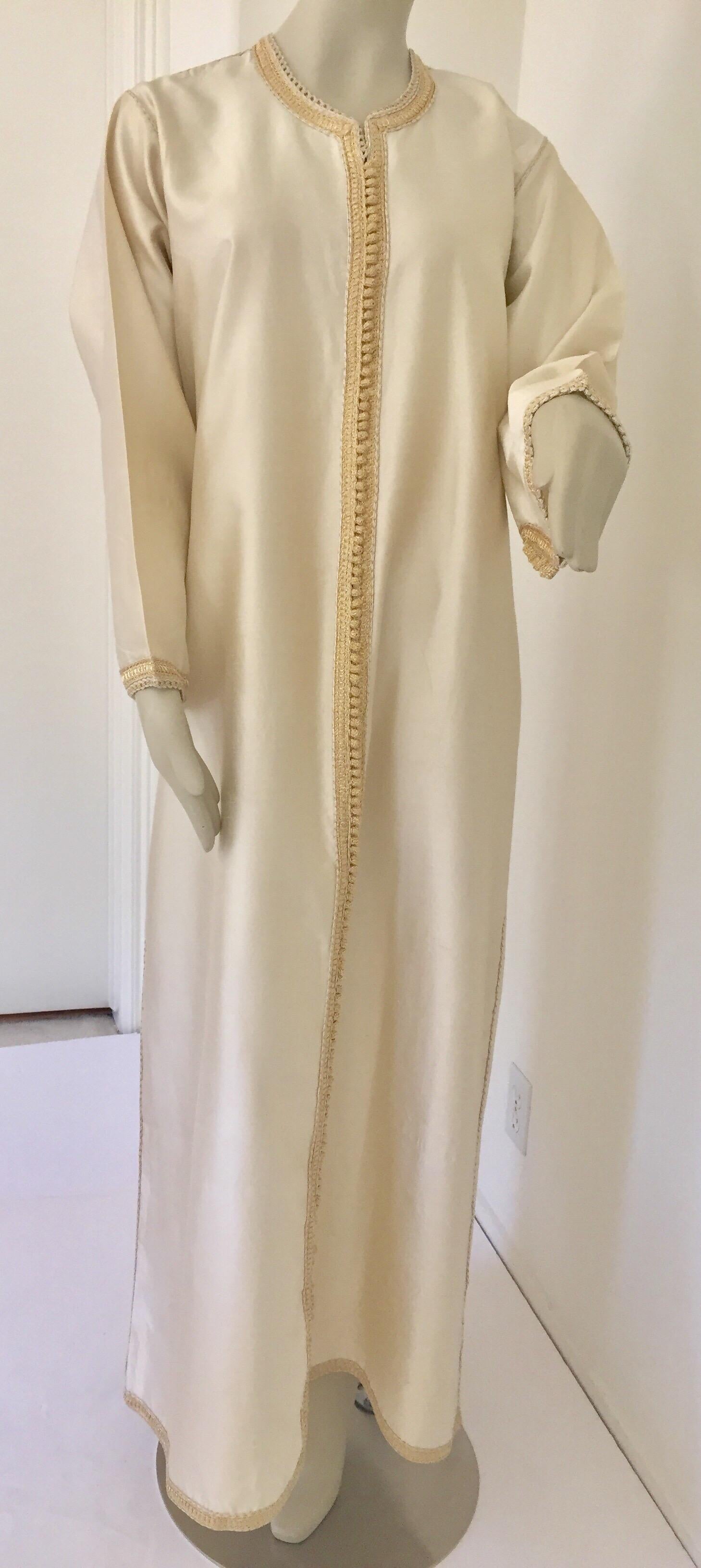 Robe longue élégante et luxueuse robe caftan en soie Dupiono du Maroc en vente 6