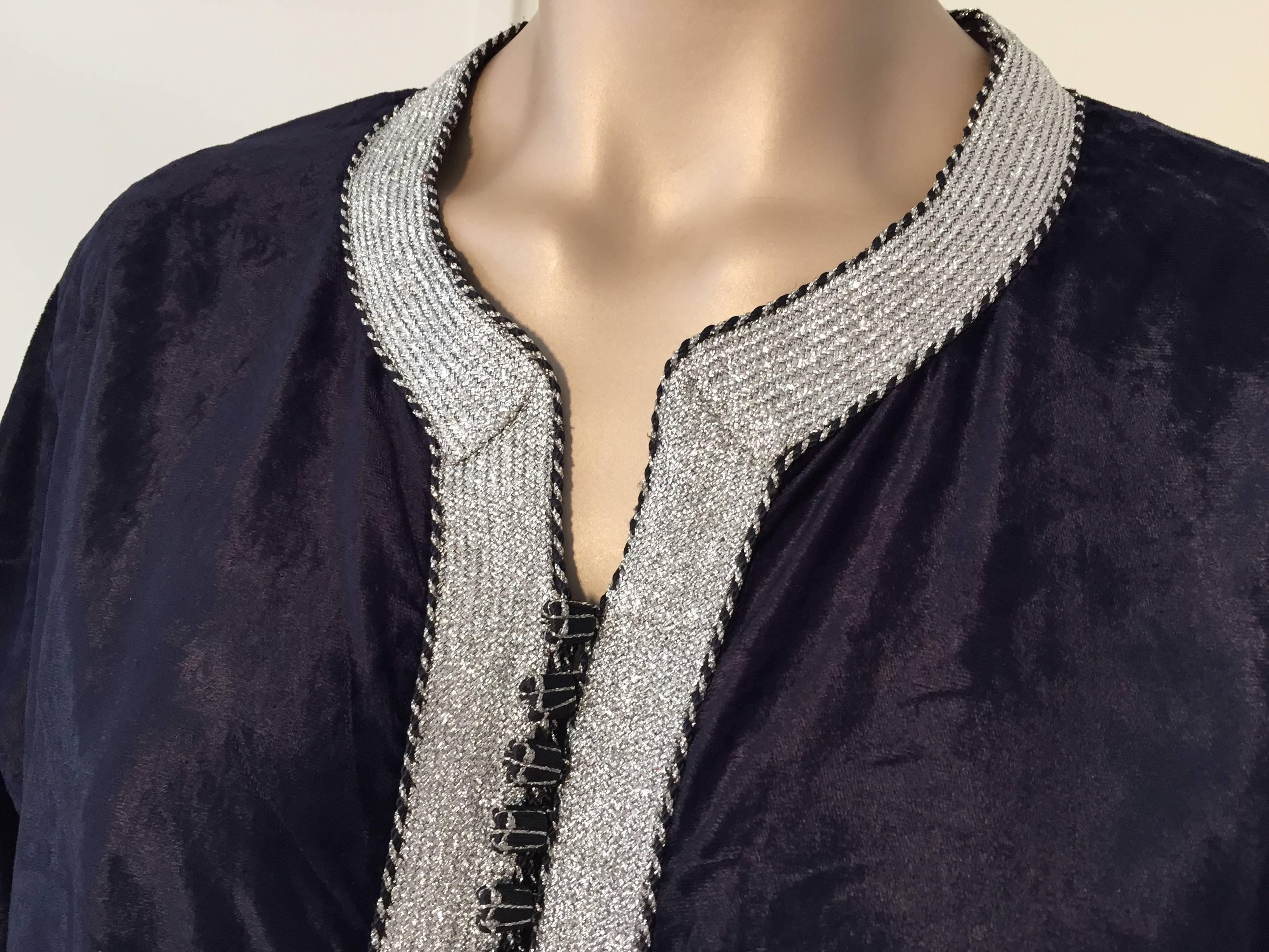 Noir Caftan caftan marocain élégant en velours bleu et argenté en vente