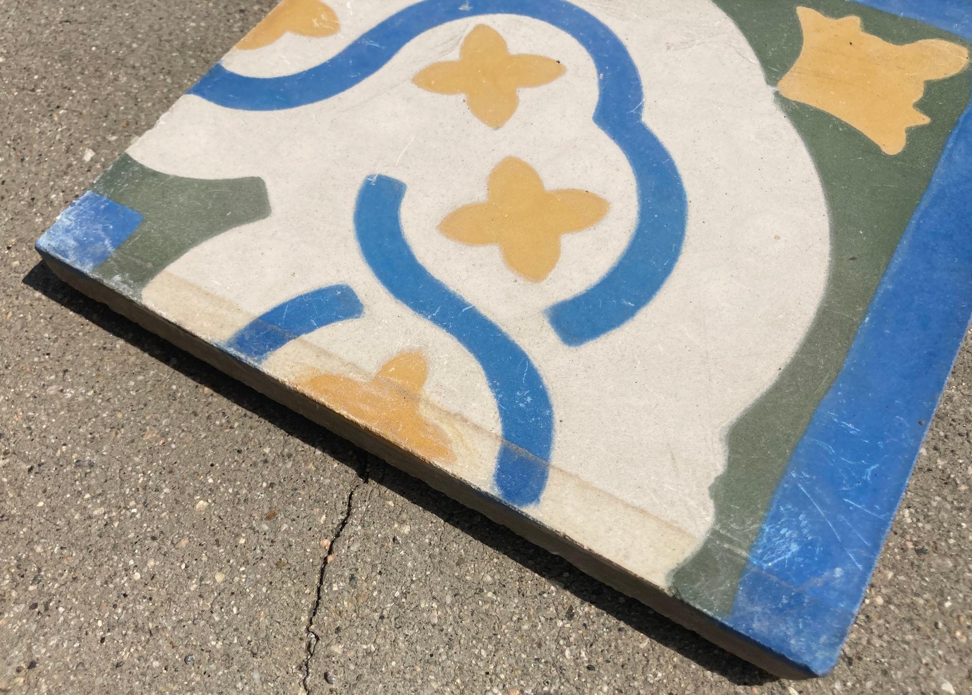 Marokkanische Enkaustik-Zementfliesenbordüre mit maurischem Andalusianischem Fez-Design im Zustand „Gut“ im Angebot in North Hollywood, CA