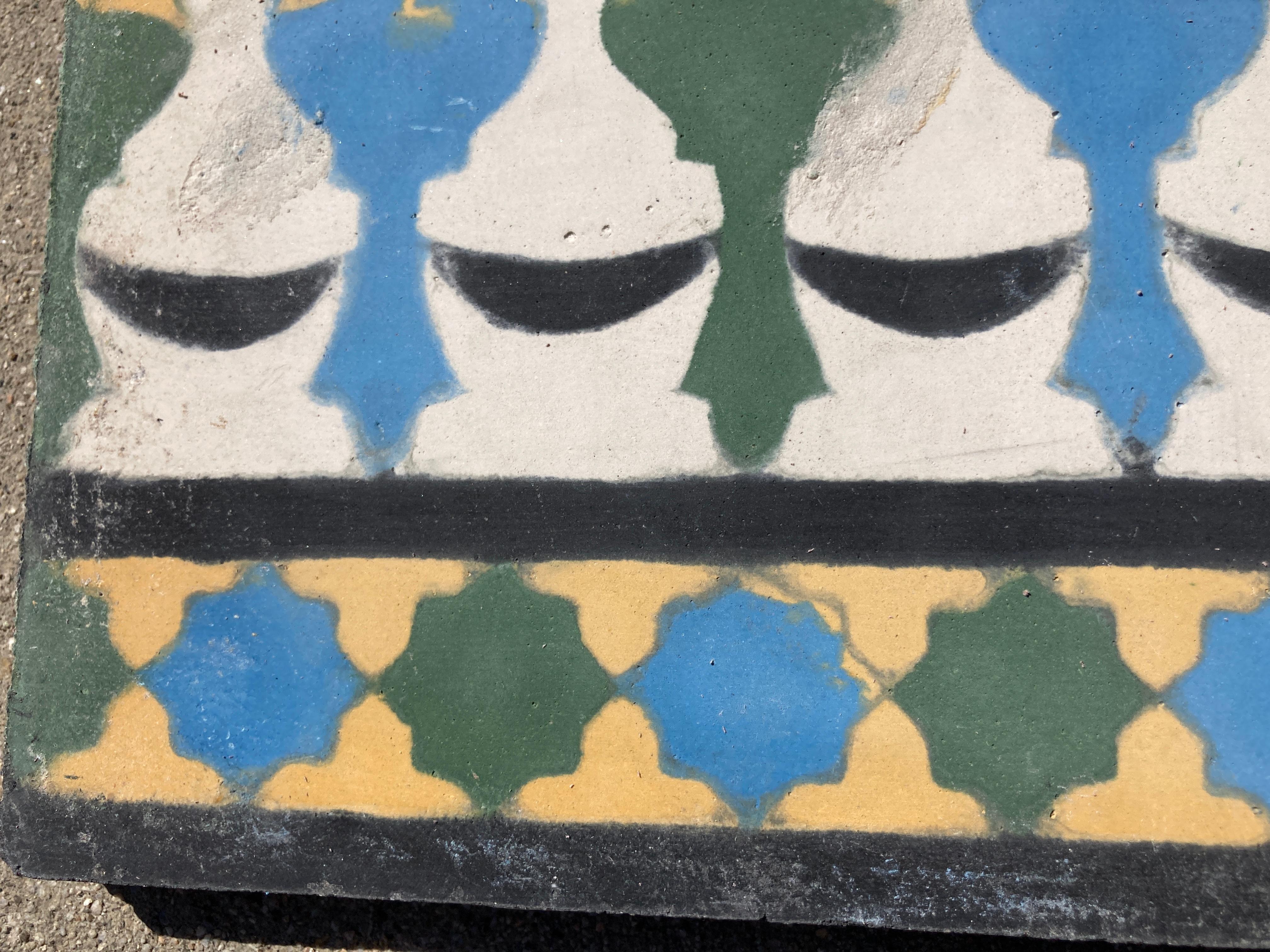 Marokkanische Enkaustik-Zementfliesenbordüre mit maurischem Fez-Design im Zustand „Gut“ im Angebot in North Hollywood, CA