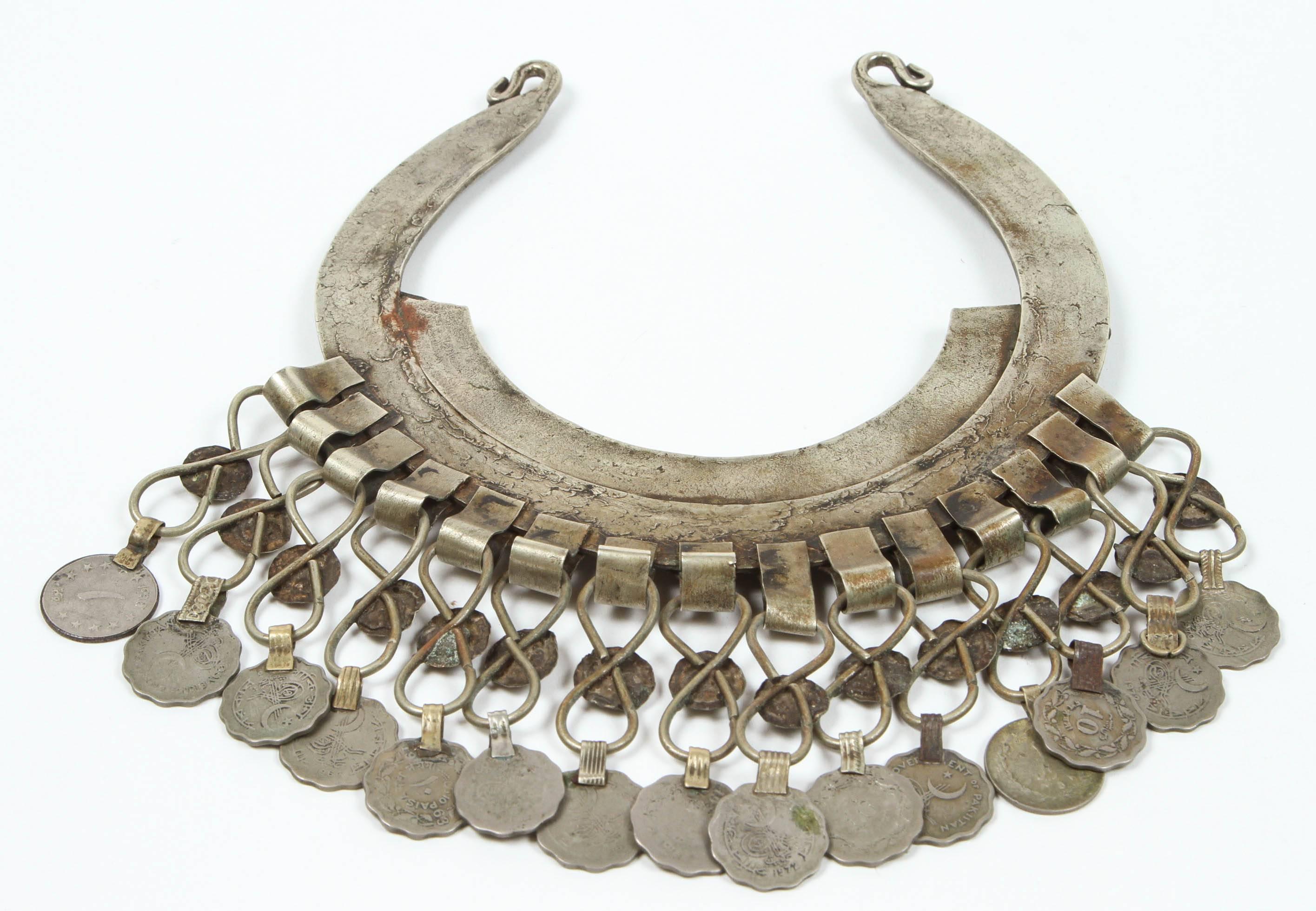 Gargantilla de joyería étnica marroquí de plata en venta 1