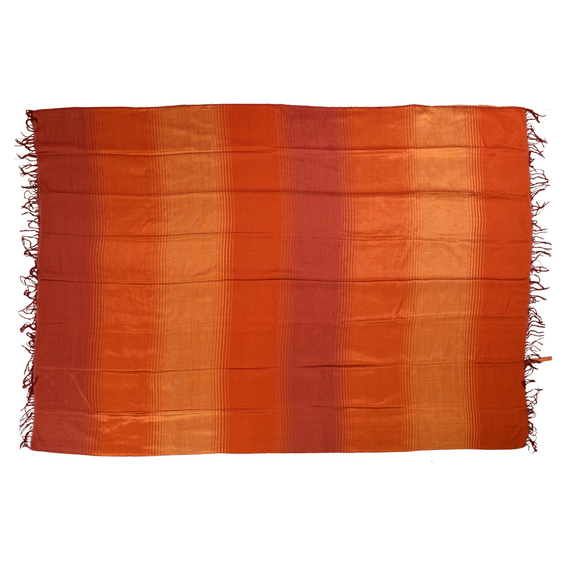 Tessuto marocchino per una tenda o un copridivano.  È disponibile una coppia.
Nei toni del giallo, dell'arancio e del rosso corallo.  un piacere anche per gli occhi.

rif. B/1755.