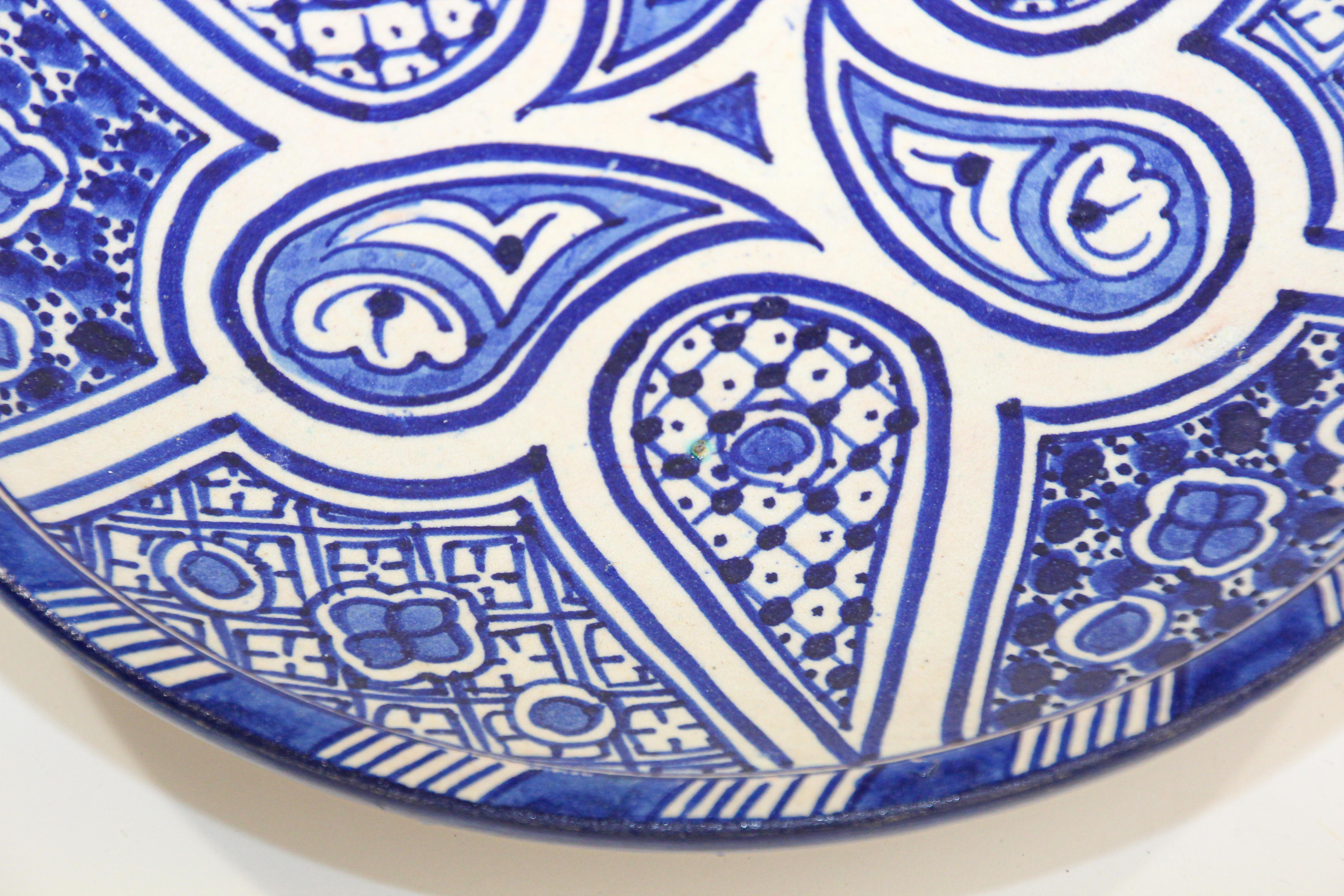 Moroccan Ceramic Plate Blue and White Handcrafted in Fez In Good Condition In North Hollywood, CA