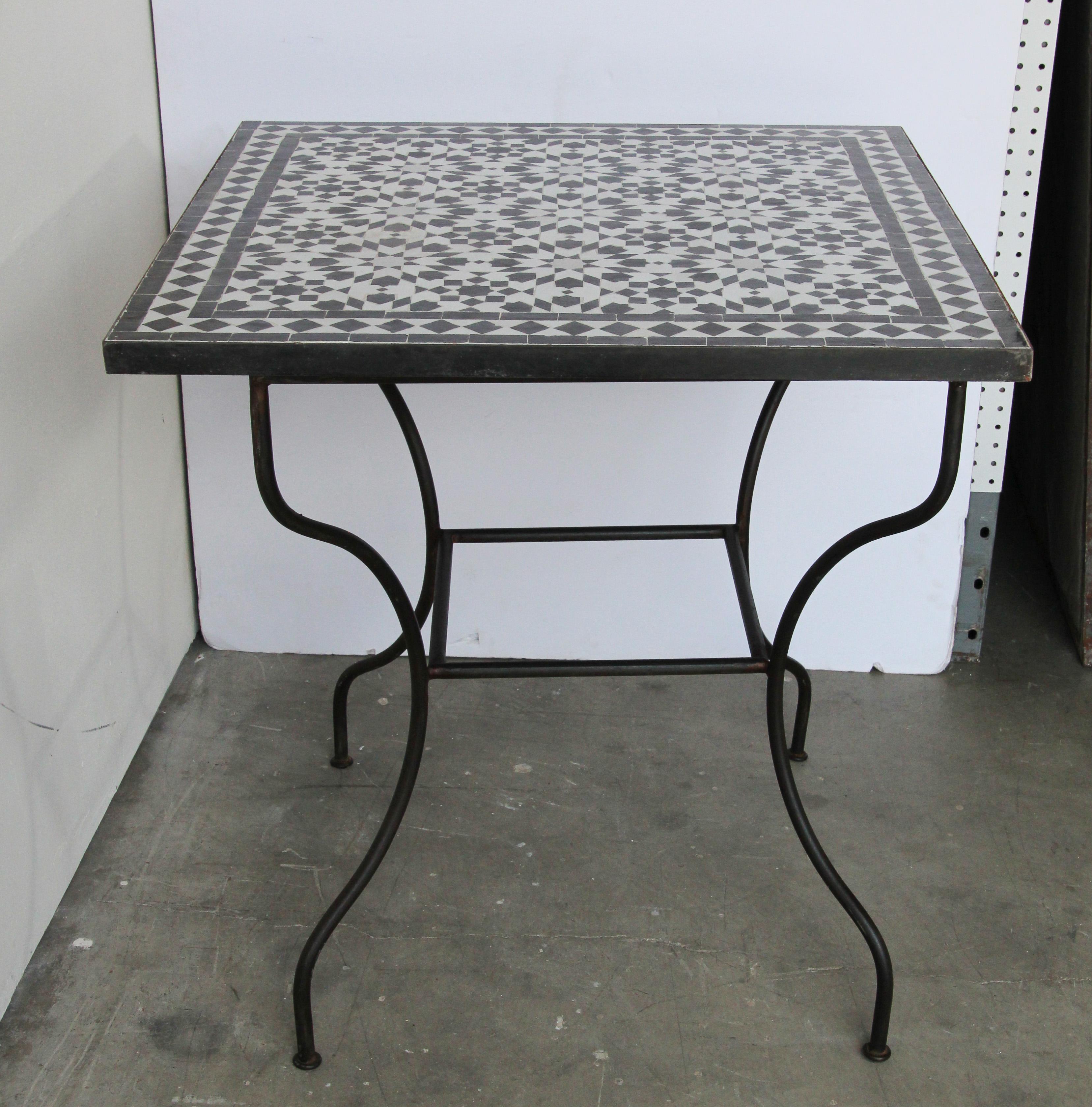 Moroccan mosaic Fez tiles table on iron base.
Handmade by expert artisans in Fez, Morocco using reclaimed old glazed black and white colors tiles inlaid in concrete and making beautiful geometrical Moorish Fez designs, colors are black and white,