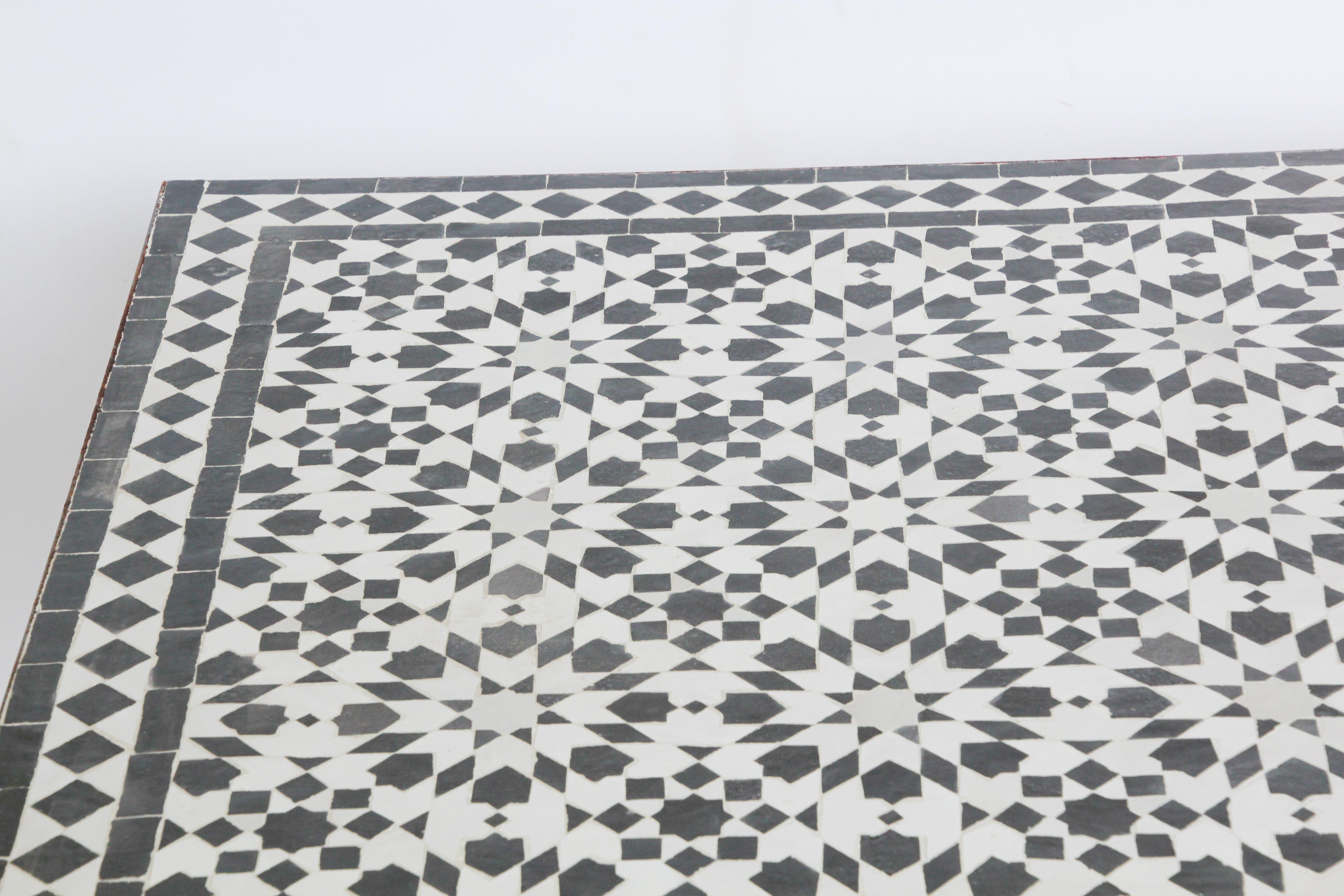 Moroccan Fez Mosaic Table in Black and White Tiles In Good Condition For Sale In North Hollywood, CA