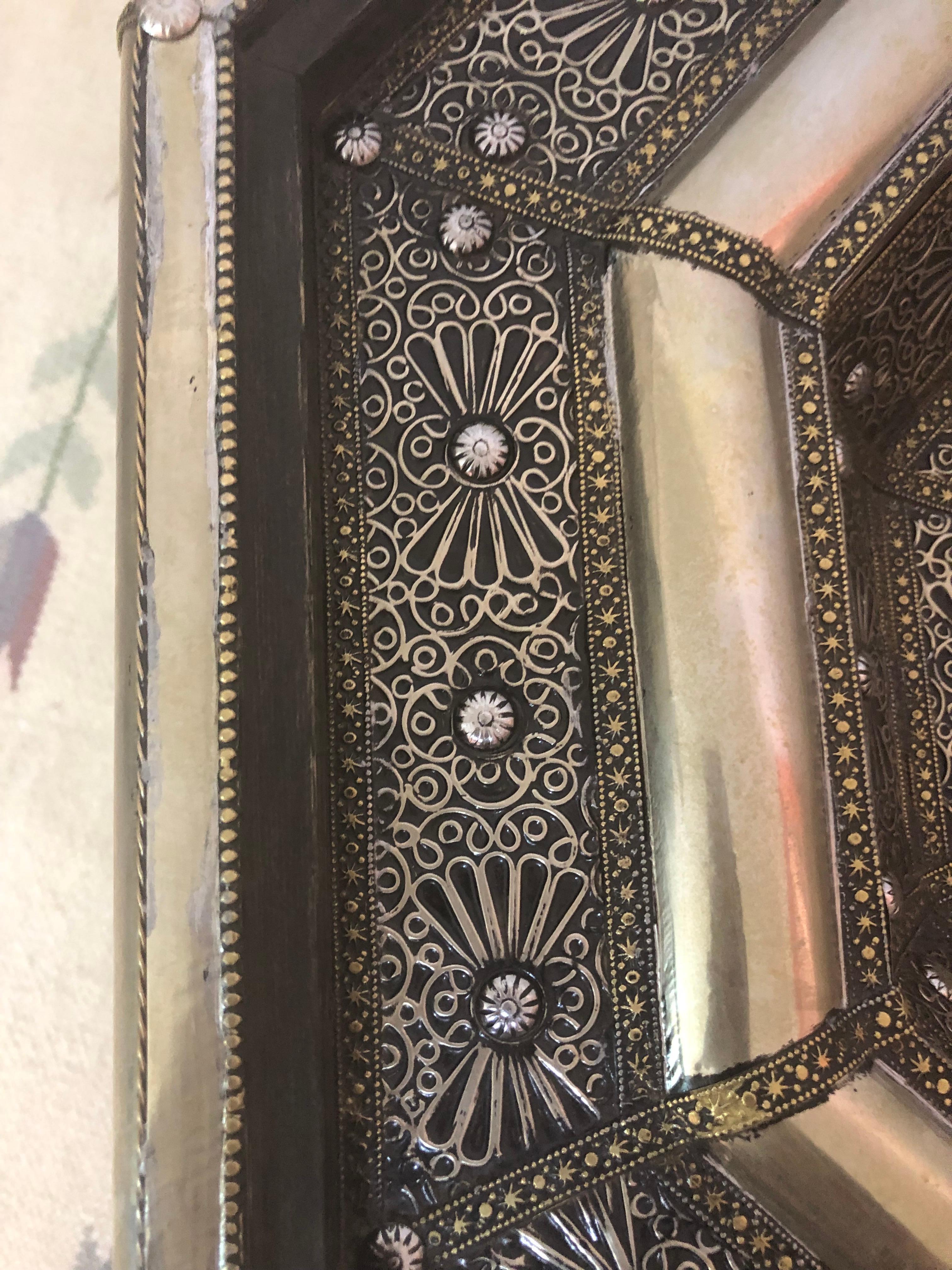 Achteckiger Tafelaufsatz oder Beistelltisch aus Silber im Hollywood-Regency-Stil mit filigranem Design  im Angebot 8