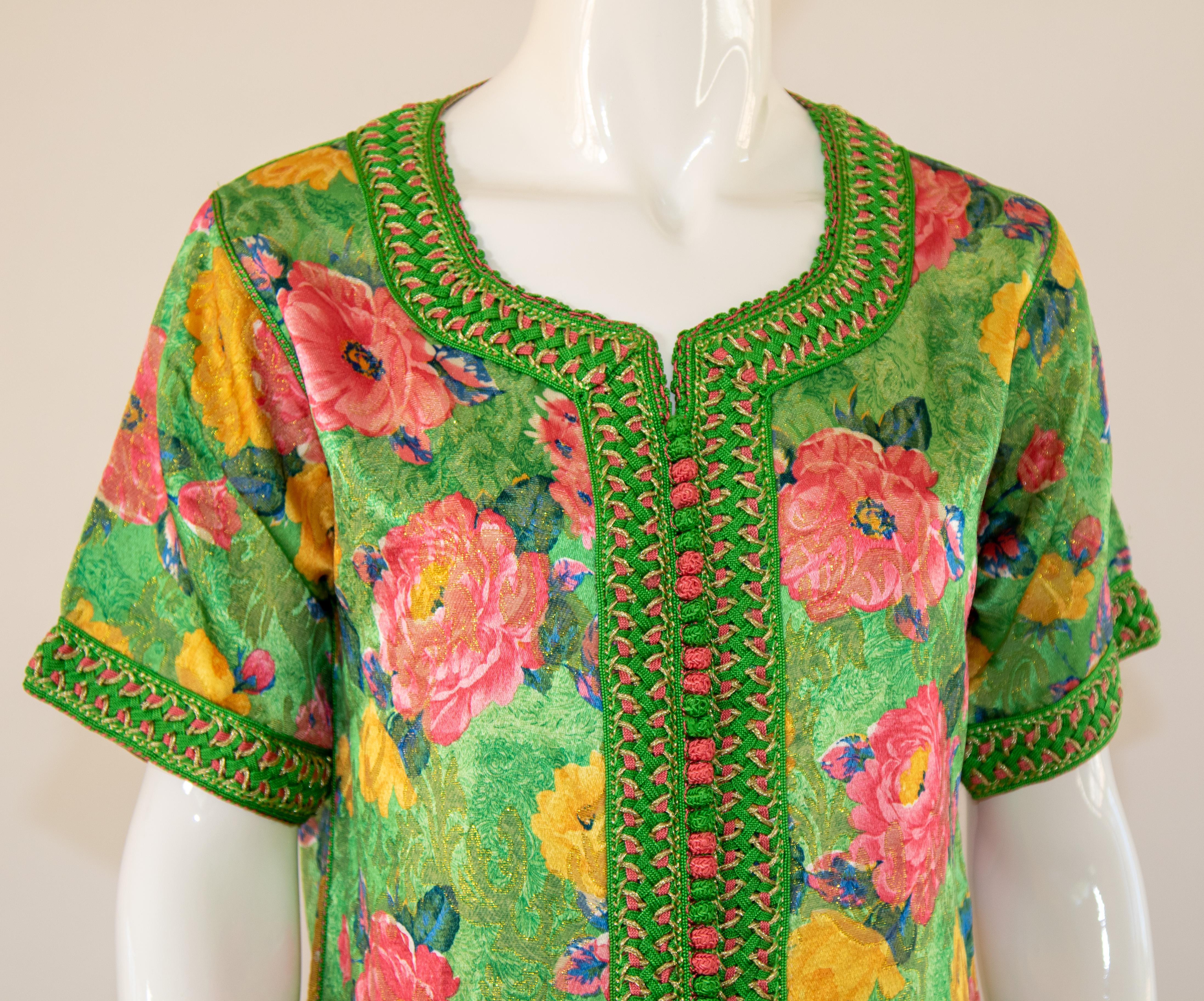 Moroccan Floral Green Caftan Maxi Dress 1970 Kaftan Size S to M In Good Condition For Sale In North Hollywood, CA