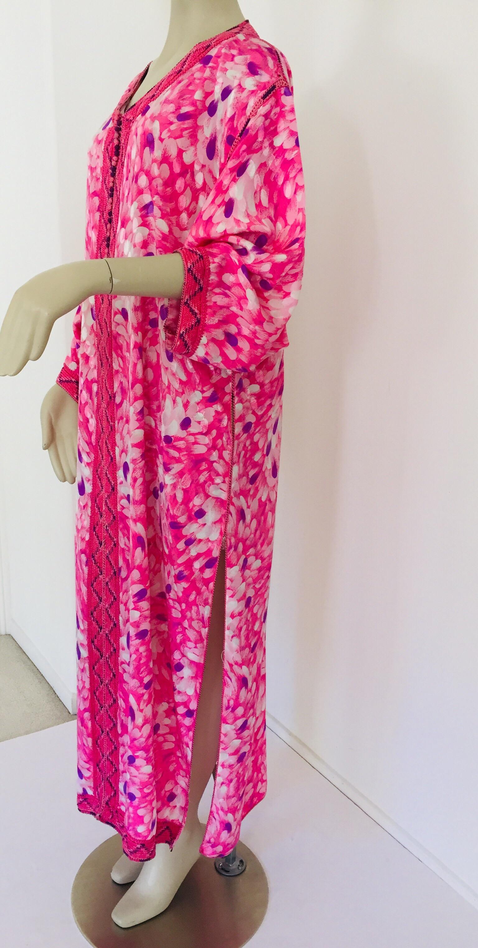 20th Century Moroccan Floral Pink Kaftan Maxi Dress Caftan Size Large For Sale
