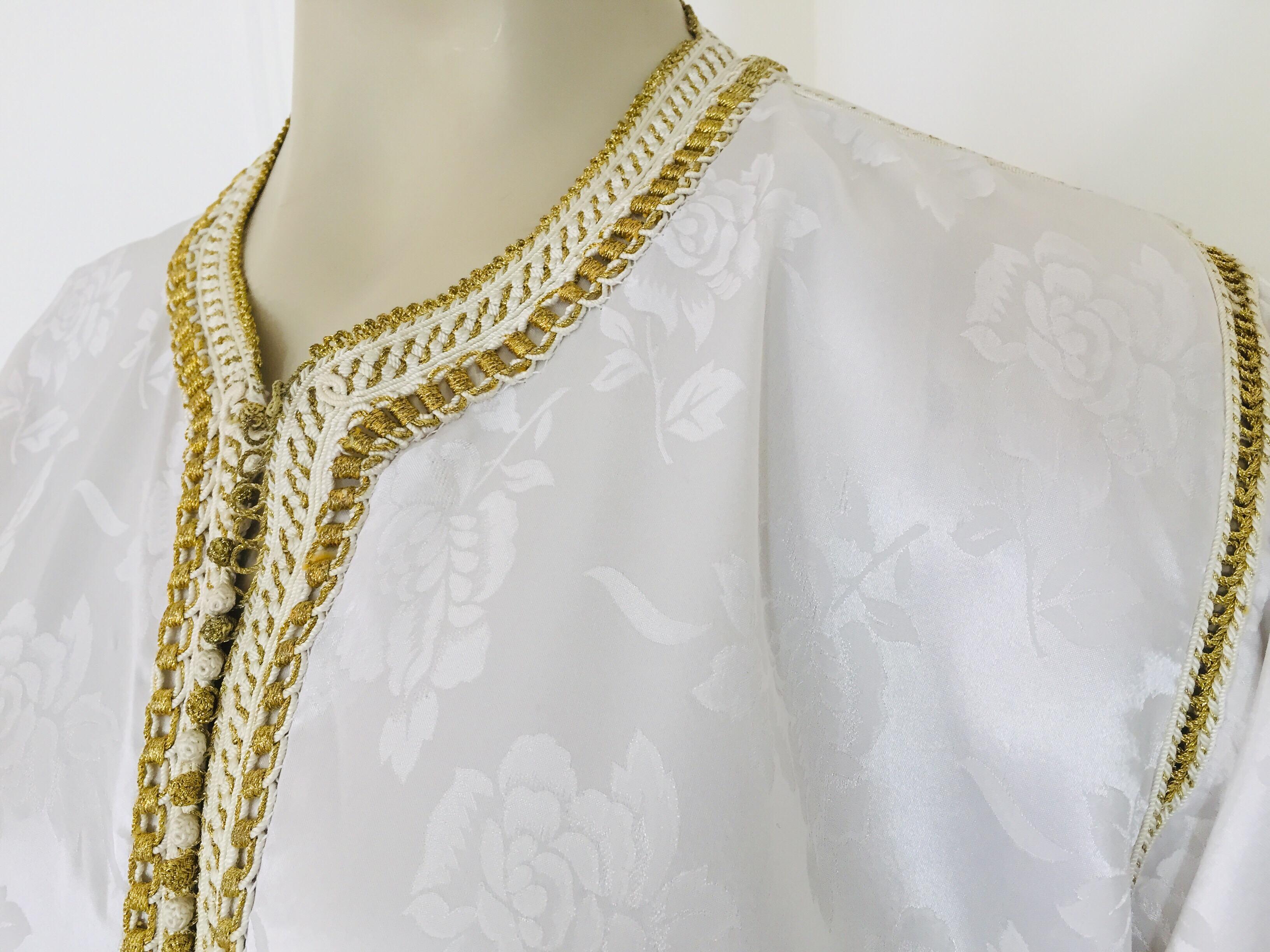 Moroccan Floral White Kaftan Maxi Dress Caftan Size Large In Good Condition For Sale In North Hollywood, CA