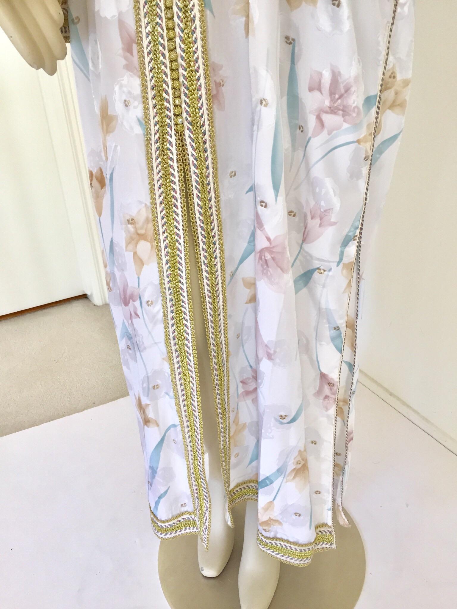 Fabric Moroccan Floral White Kaftan Maxi Dress Caftan Size Large - 1 For Sale