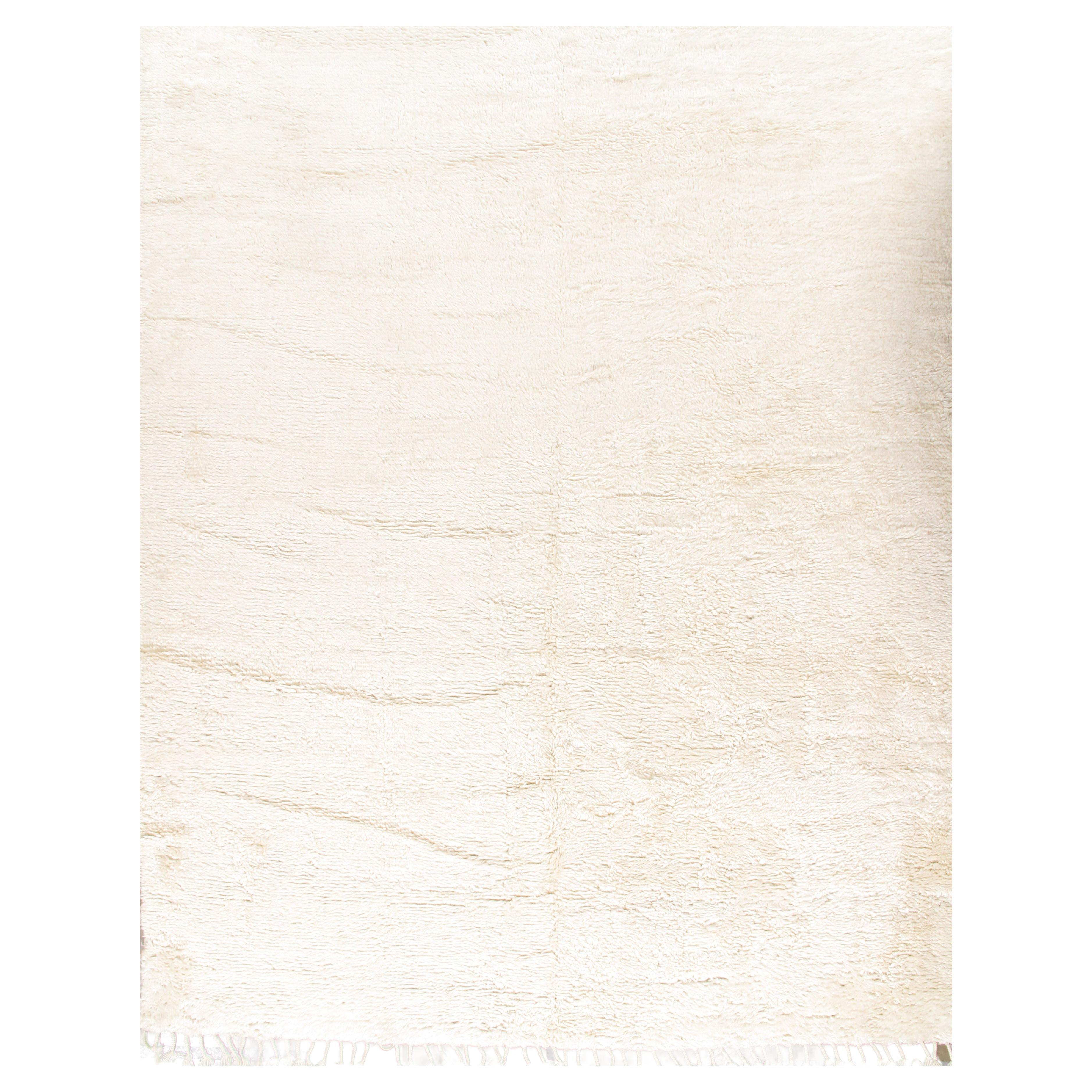 Moroccan Style Fluffy Solid Ivory Rug 11'7 x 14'11 For Sale