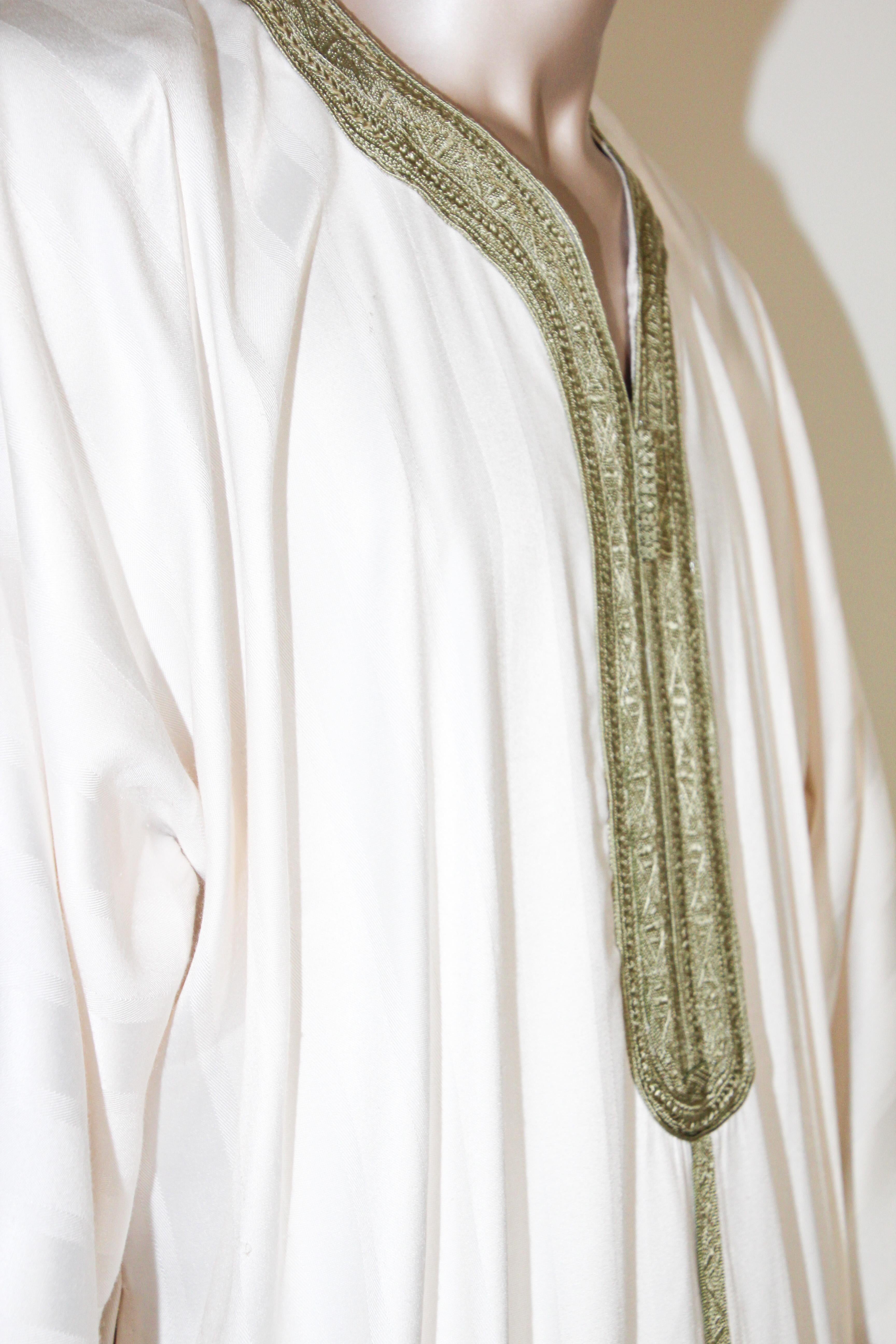 Moroccan Vintage Gentleman Caftan White with Green Trim For Sale 4