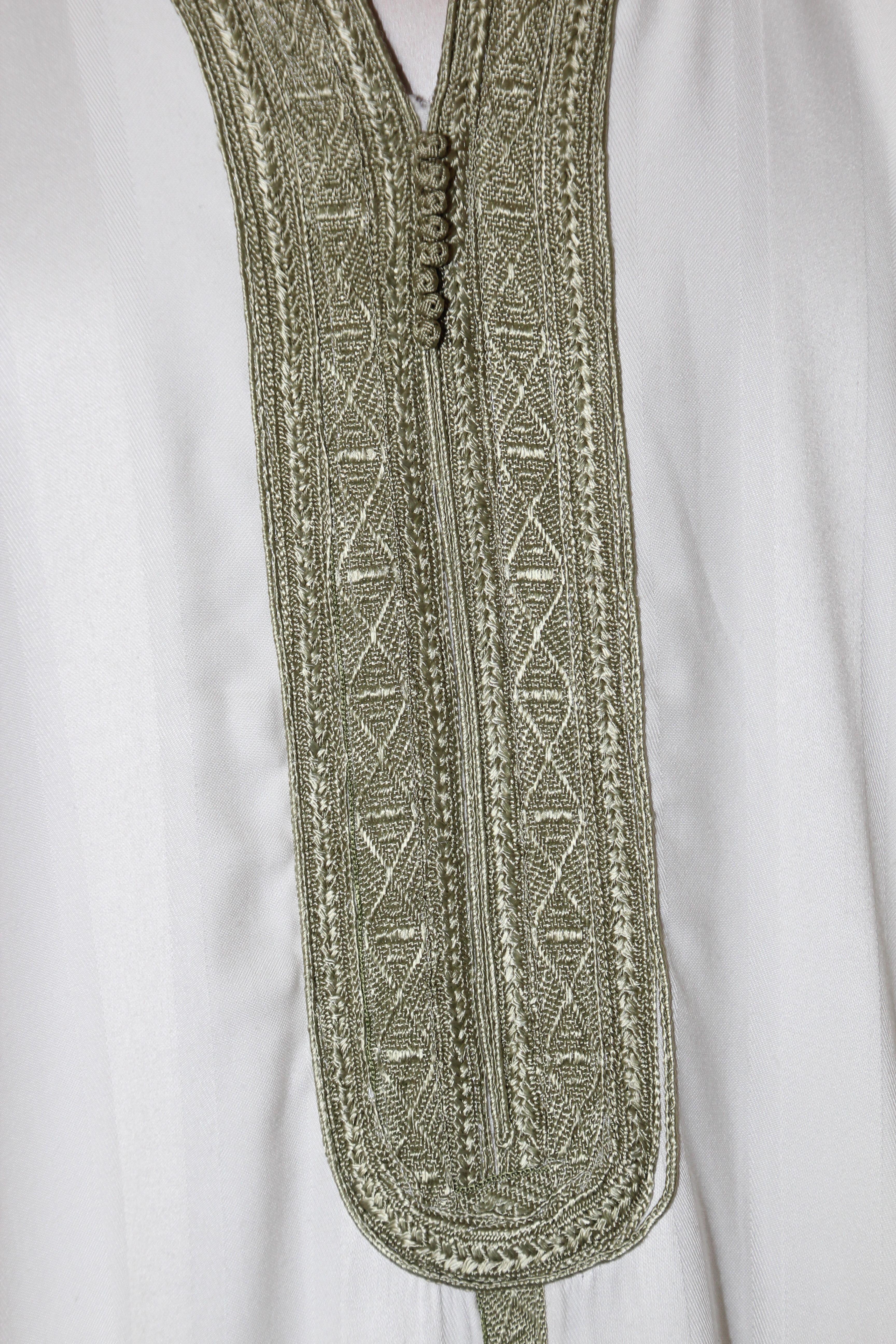 Moroccan Vintage Gentleman Caftan White with Green Trim For Sale 8