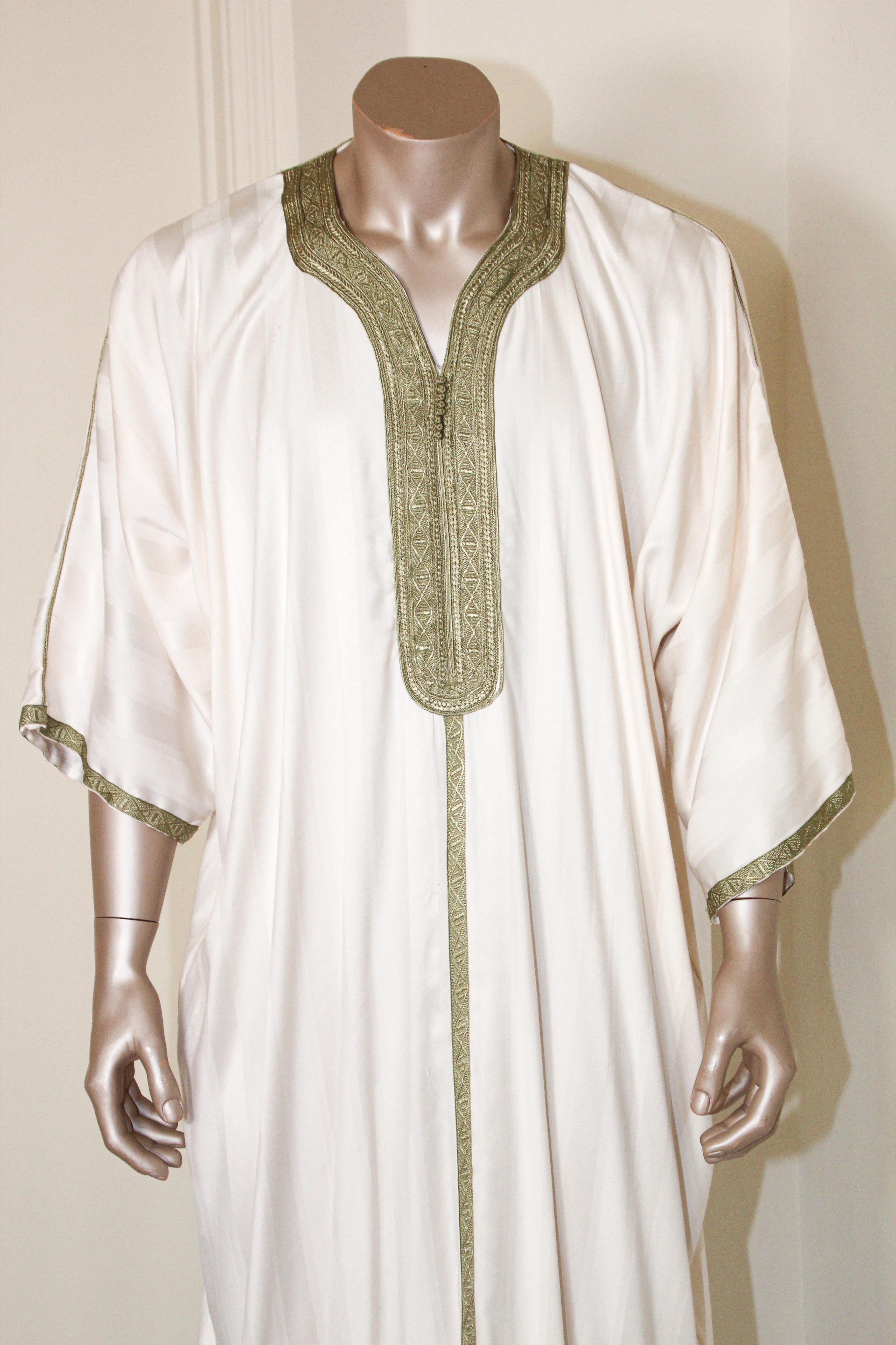 Moorish Moroccan Vintage Gentleman Caftan White with Green Trim For Sale