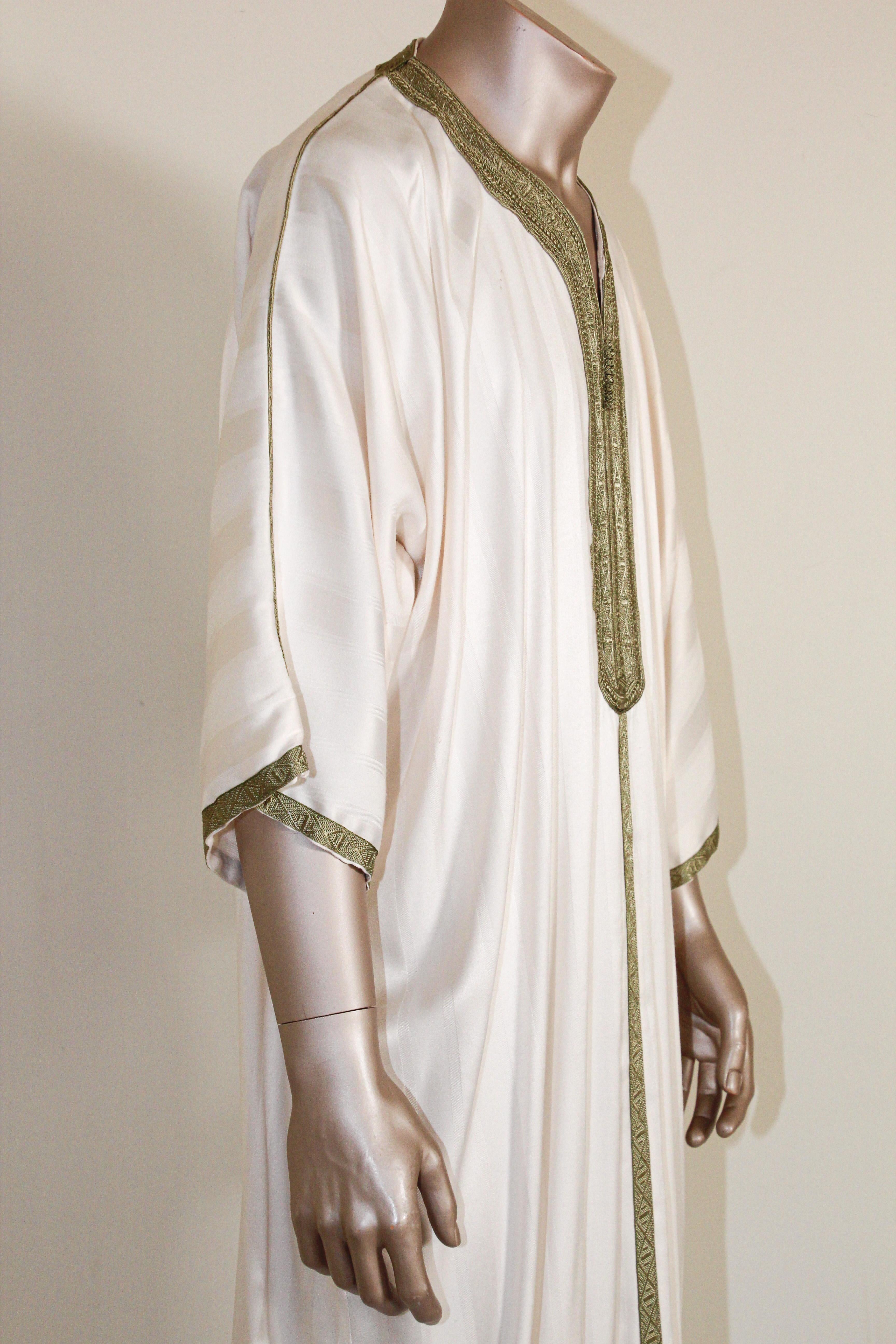Moroccan Vintage Gentleman Caftan White with Green Trim For Sale 2