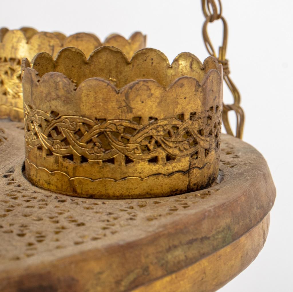 Laiton Suspension marocaine en laiton doré avec lampe à huile à six lumières en vente