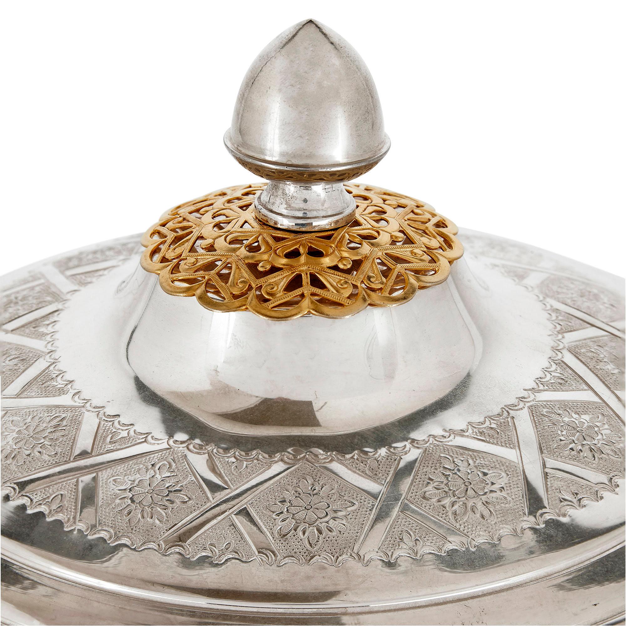 Moroccan Gilt Metal and Silver-Plate Islamic Style Dish In Good Condition For Sale In London, GB