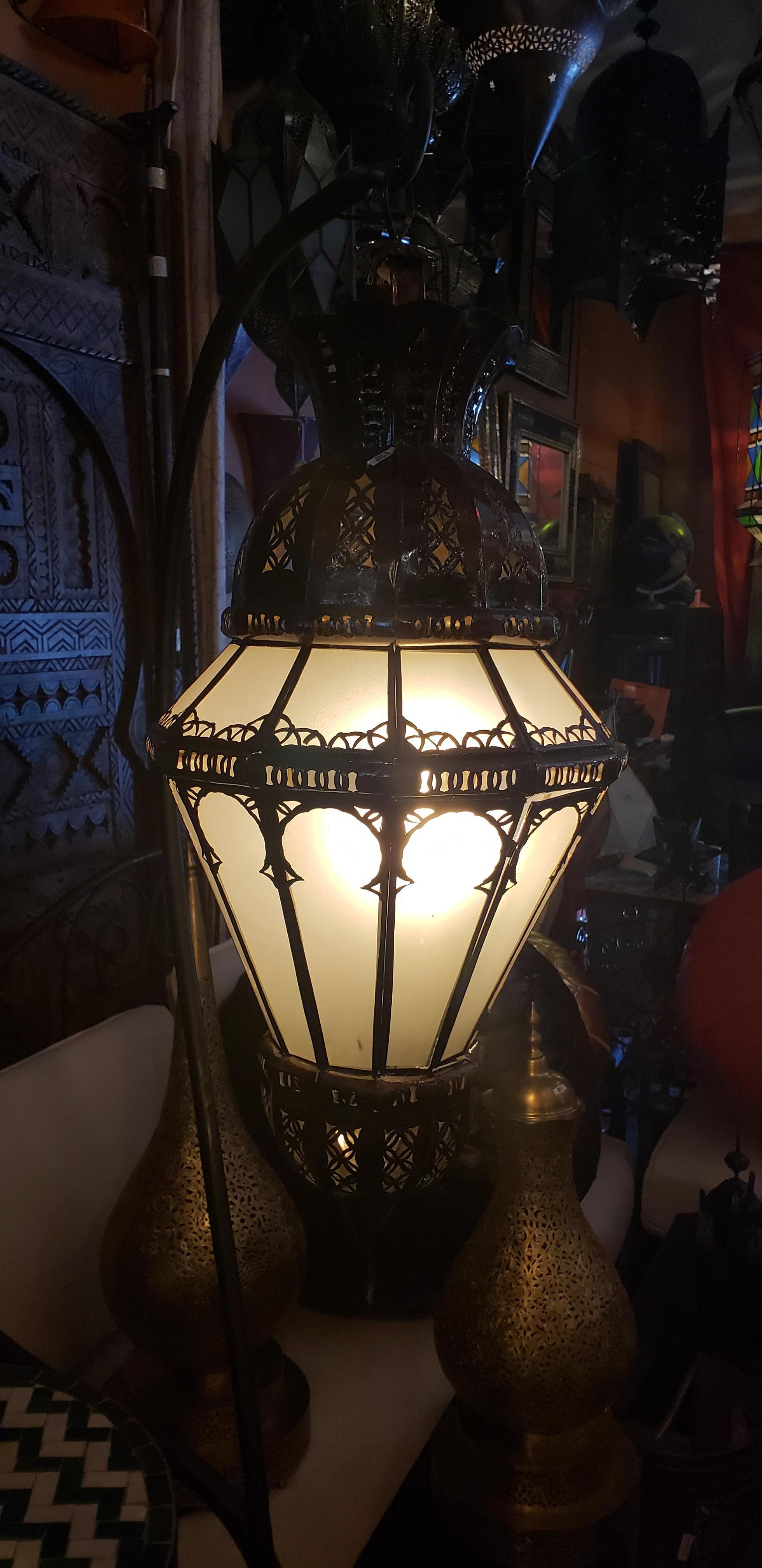 Moroccan Glass Lantern, Umb Style, Frosty White Glass (Marokkanisch) im Angebot