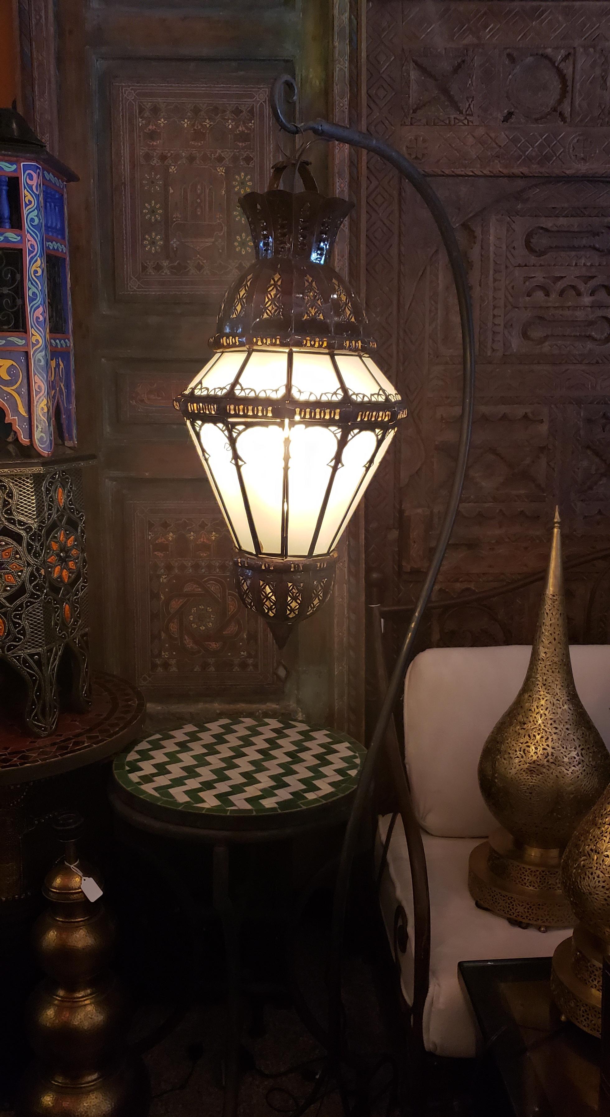 Moroccan Glass Lantern, Umb Style, Frosty White Glass (21. Jahrhundert und zeitgenössisch) im Angebot