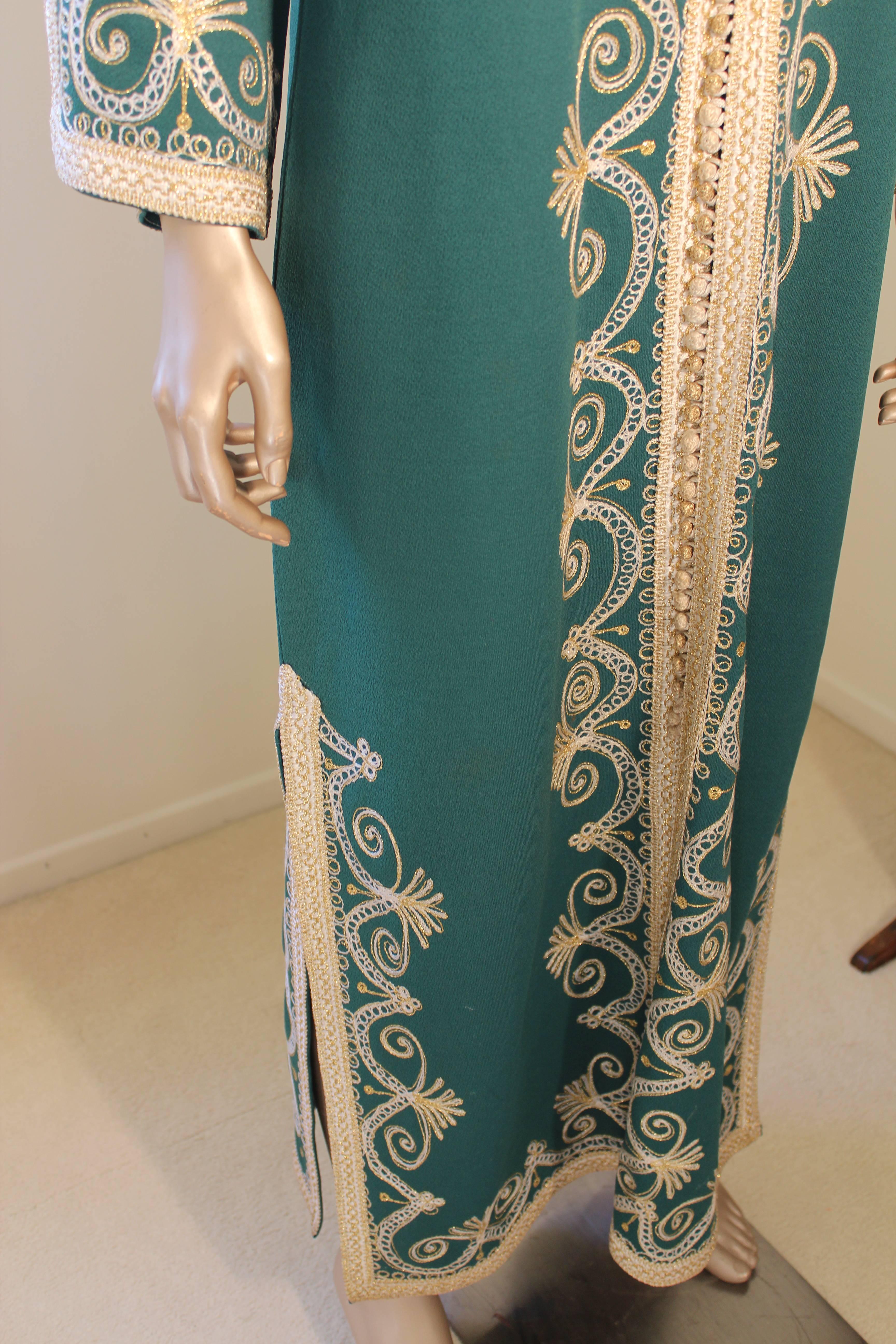 Robe longue caftan brodée verte marocaine caftan taille M Unisexe en vente