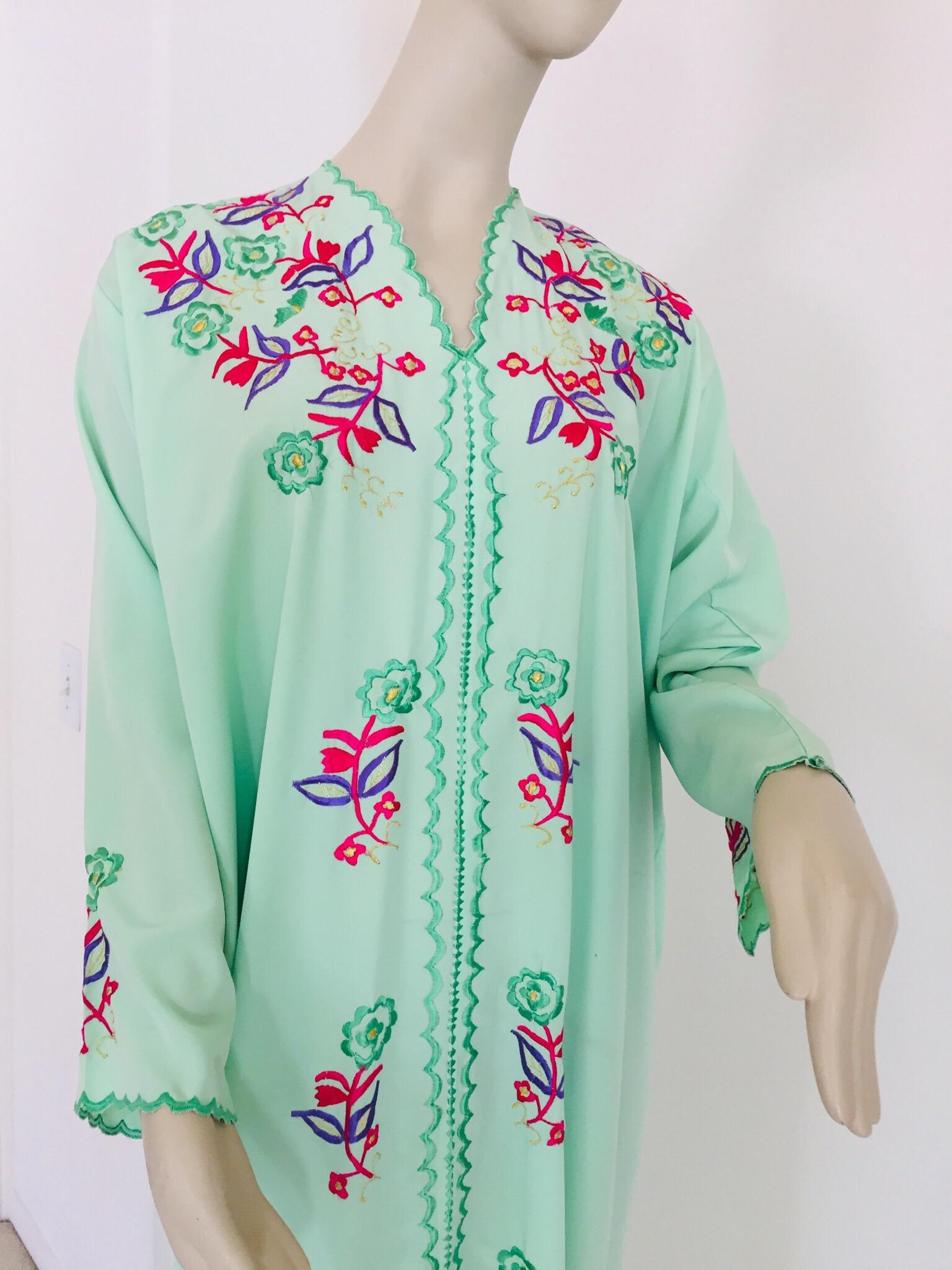 Moroccan Green with Floral Embroidered Caftan, Kaftan In Good Condition For Sale In North Hollywood, CA