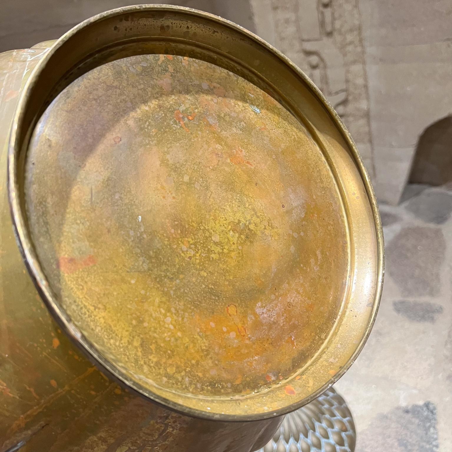 Vaso con coperchio Lotus in rame martellato marocchino in vendita 3