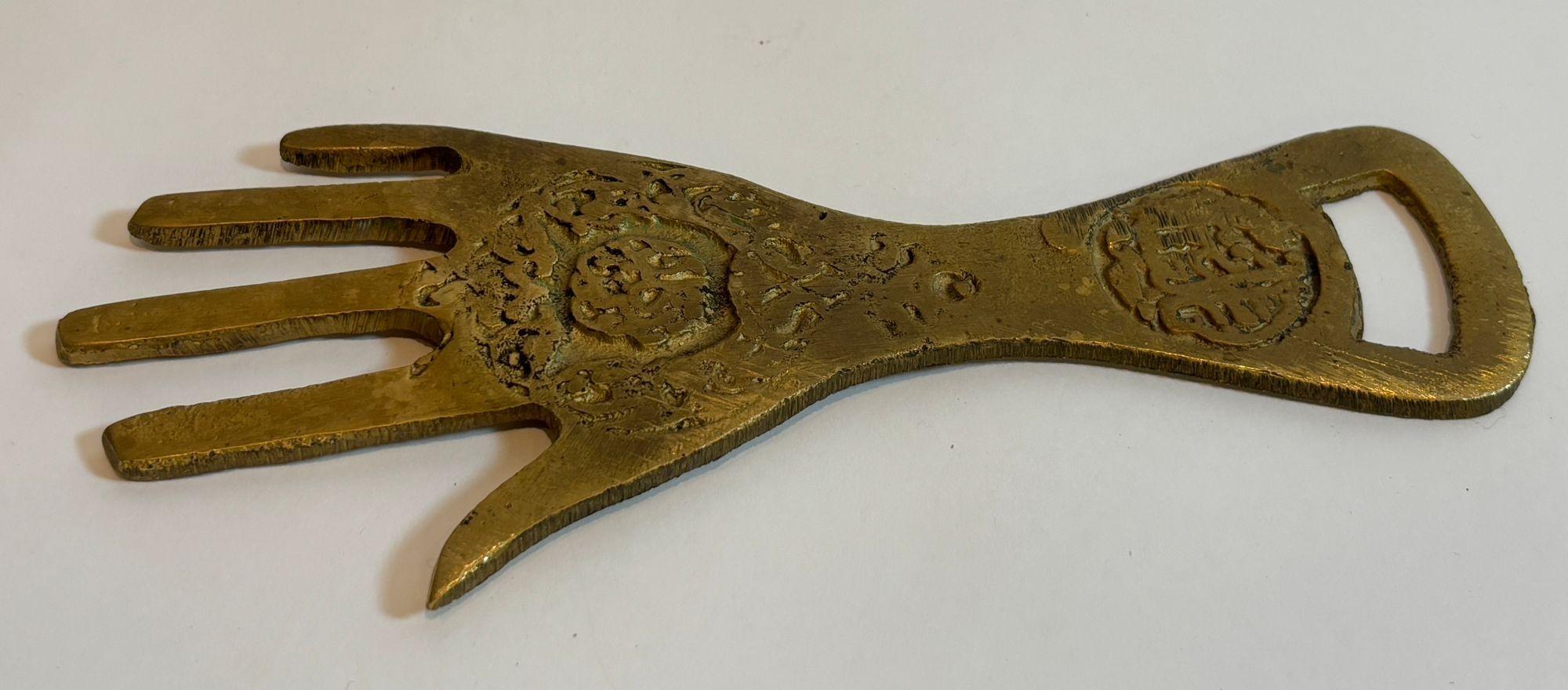 Marokkanische Hamsa Hand Messing Flaschenöffner Boho Talisman Barware 1960s (20. Jahrhundert) im Angebot