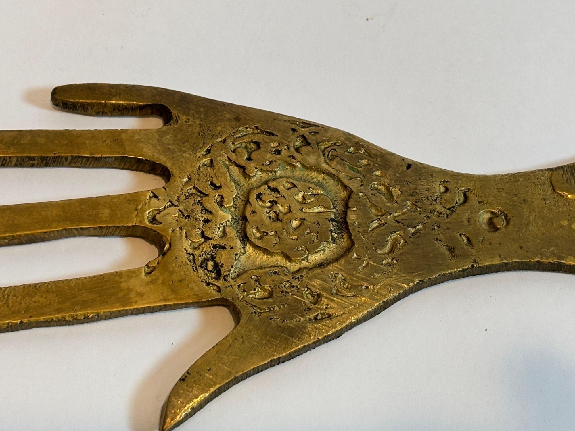 Marokkanische Hamsa Hand Messing Flaschenöffner Boho Talisman Barware 1960s im Angebot 1