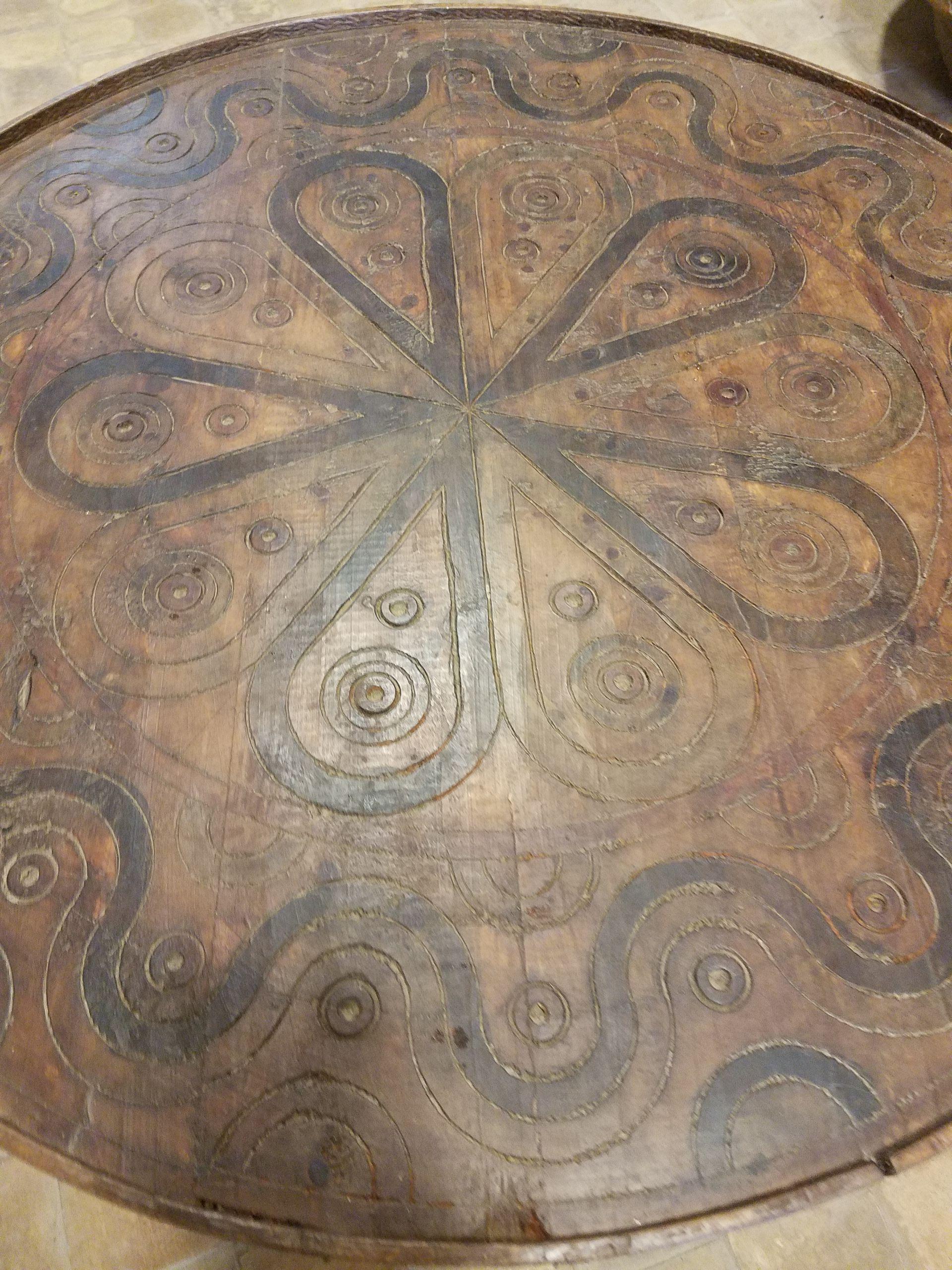 A well carved Moroccan wooden table. Circular shape and an amazing look. Coffee table height. With its detailed carving along the sides and the top, this side table will sure be a excellent add-on to your décor. It measures approximately 29
