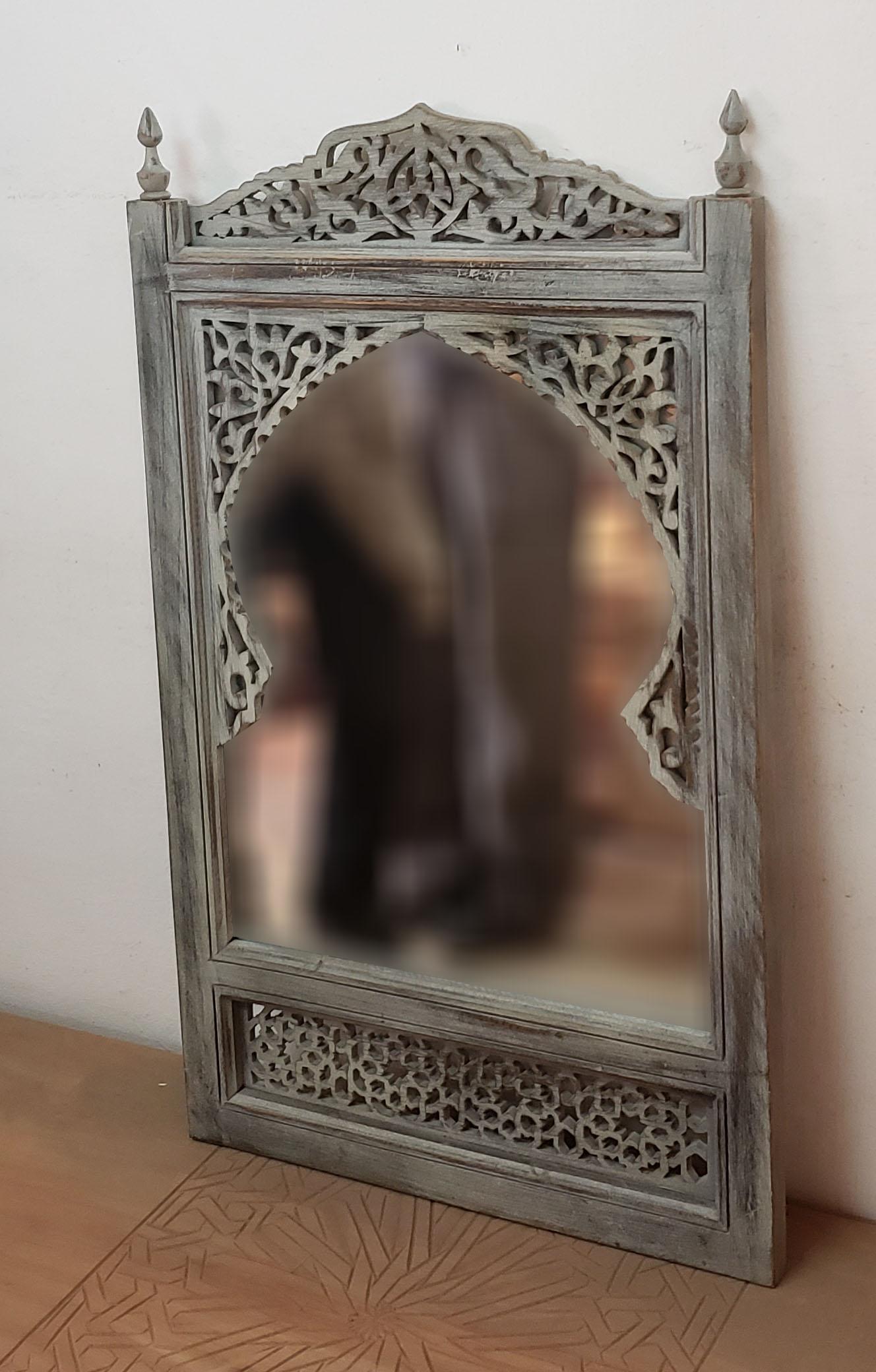 Moroccan Hand Carved Wooden Mirror, White In Excellent Condition For Sale In Orlando, FL