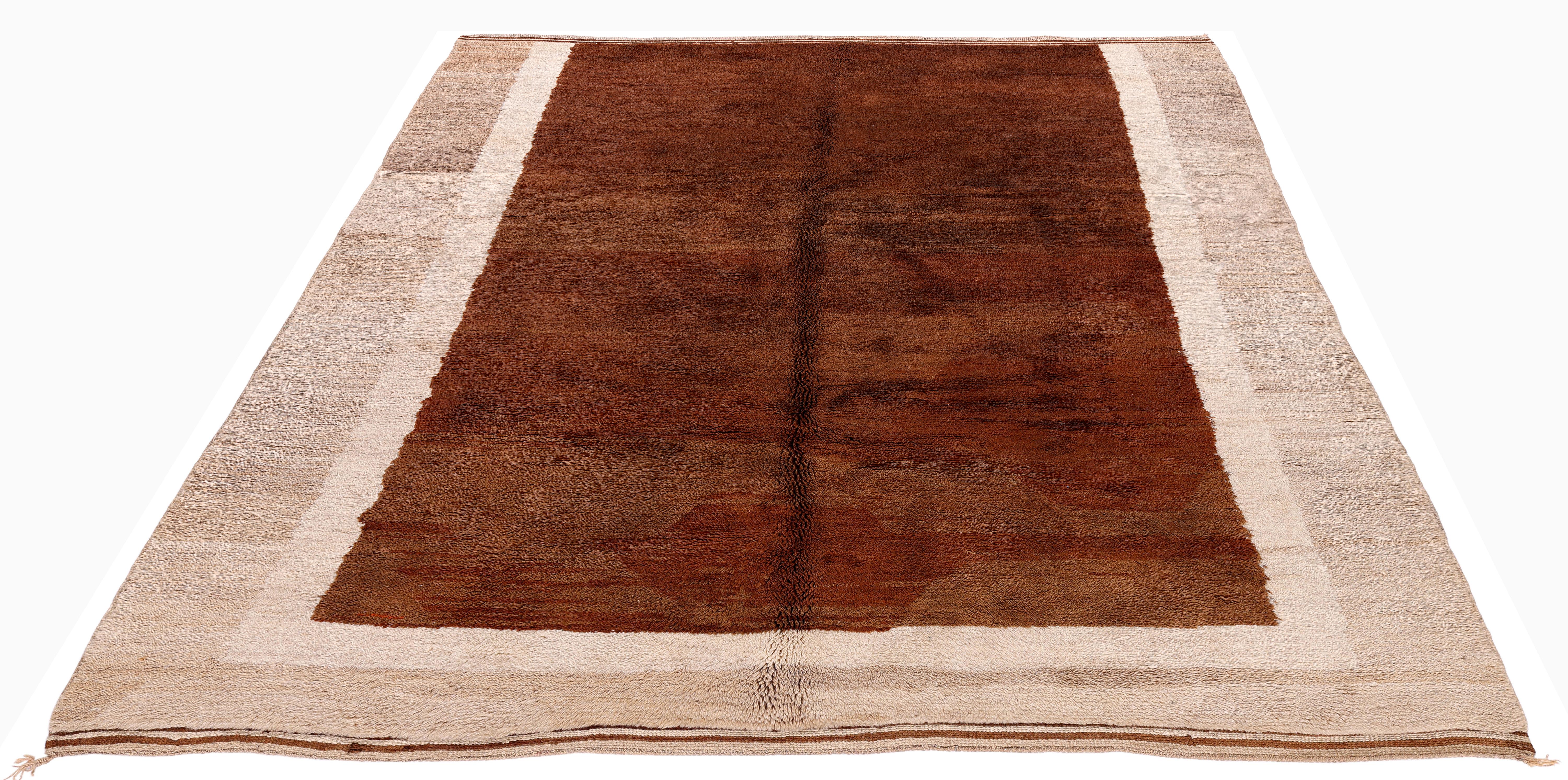 Alfombra Marroquí de Lana Anudada a Mano en Siena Quemado con Borde Minimalista Siglo XXI y contemporáneo en venta