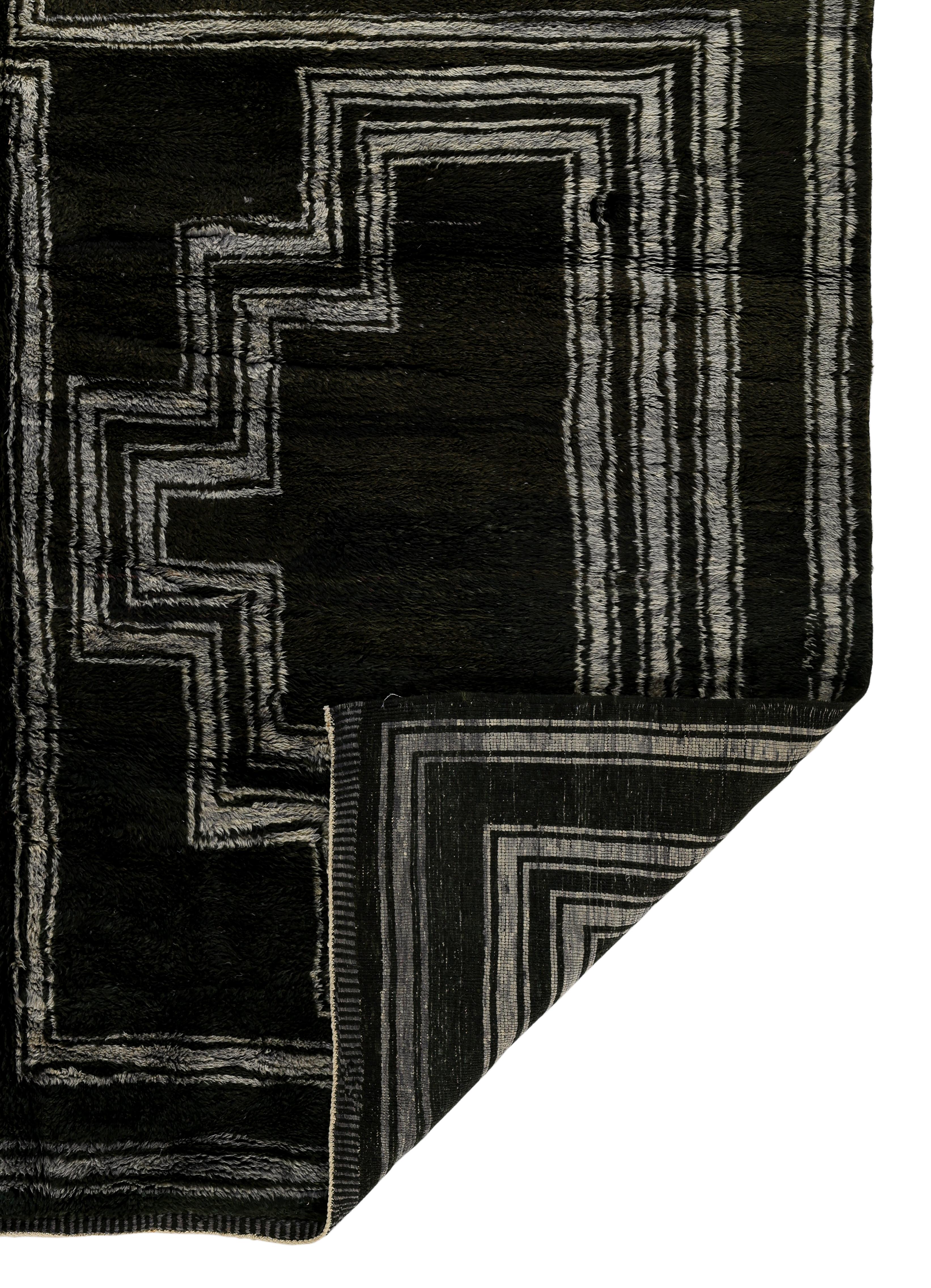 Moroccan Hand-Knotted Wool Rug with Geometric Black and Ivory Maze Design For Sale 5