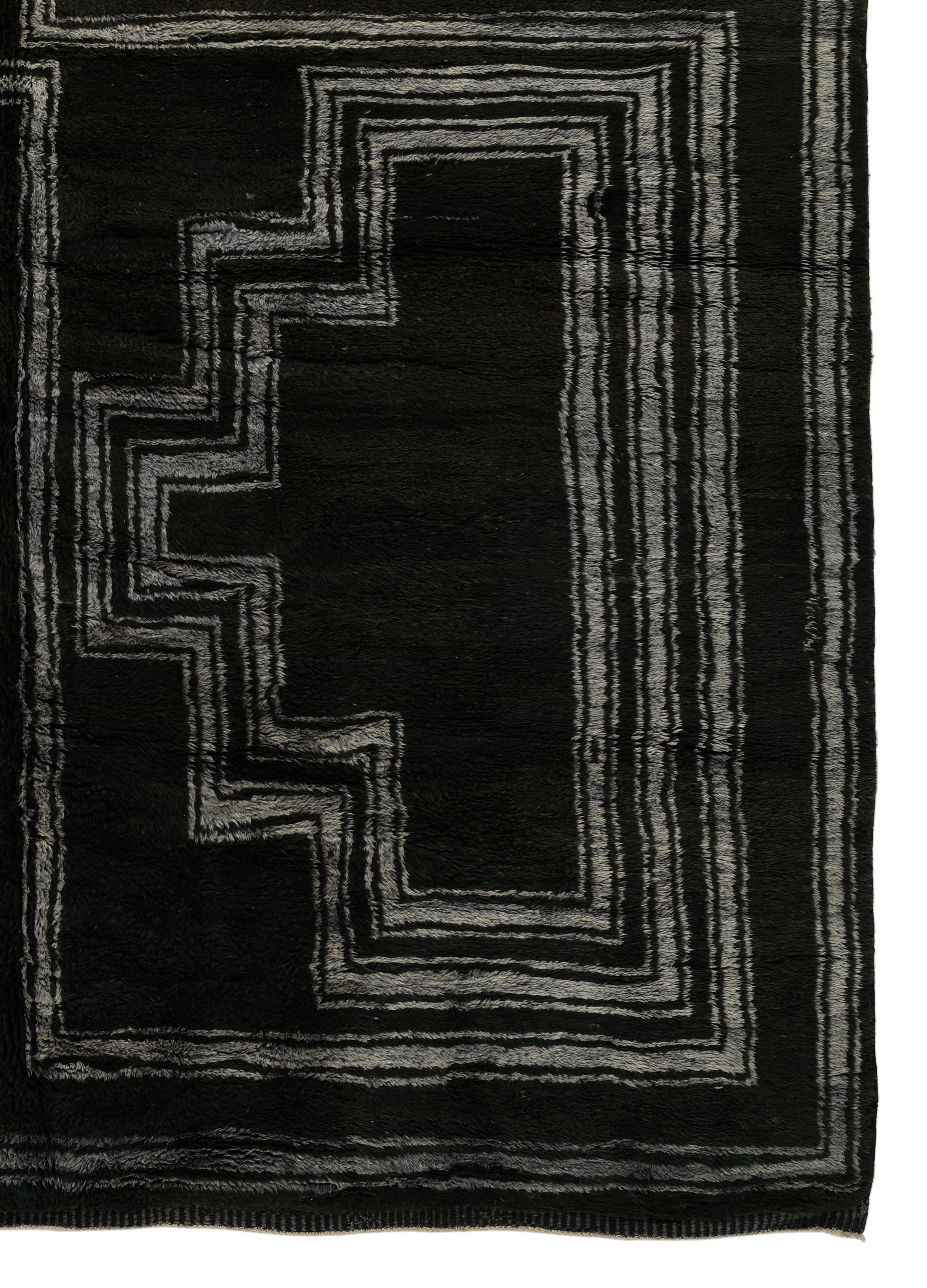 Moroccan Hand-Knotted Wool Rug with Geometric Black and Ivory Maze Design For Sale 4