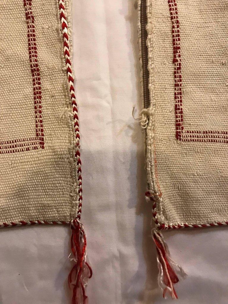 Moroccan Hand-Loomed Wool Off-White Pillows, Pair For Sale 4
