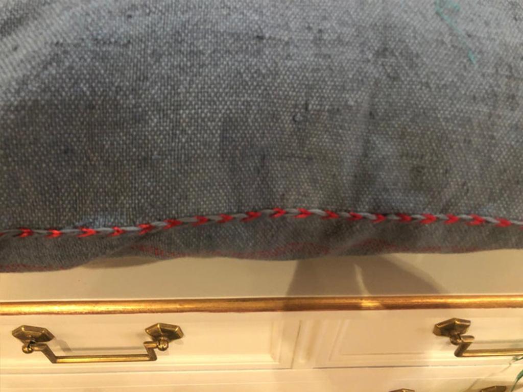 Marokkanische handgewobene Wollkissen in Blau und Grau im Angebot 6