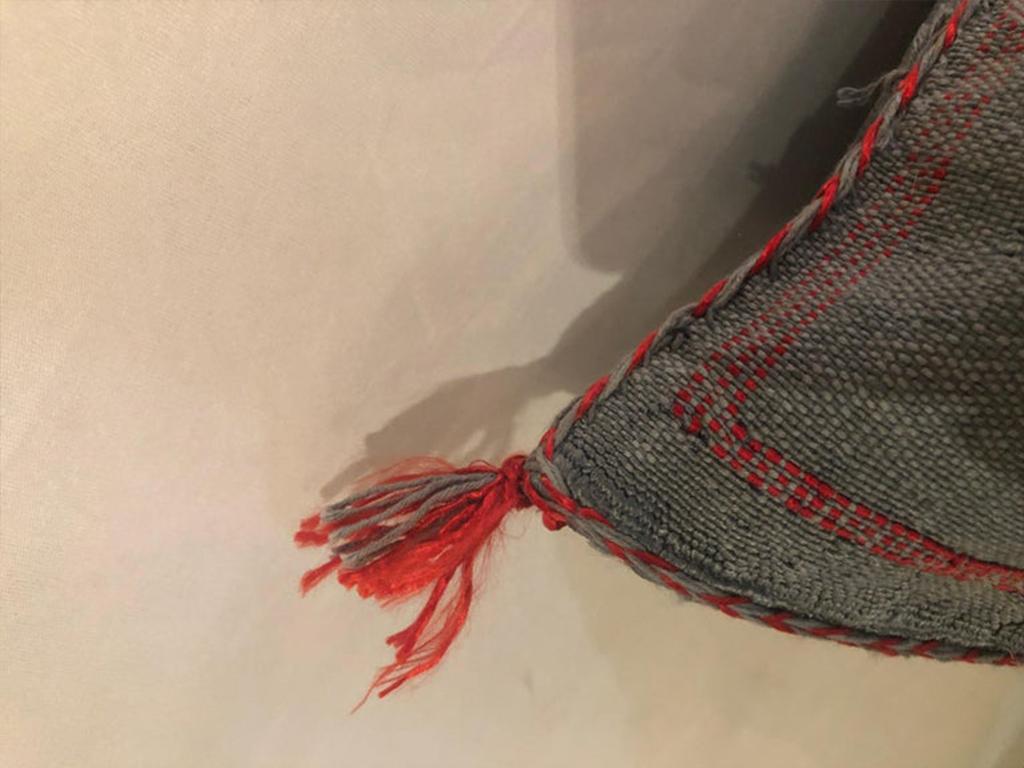 Marokkanische handgewobene Wollkissen in Blau und Grau im Angebot 7