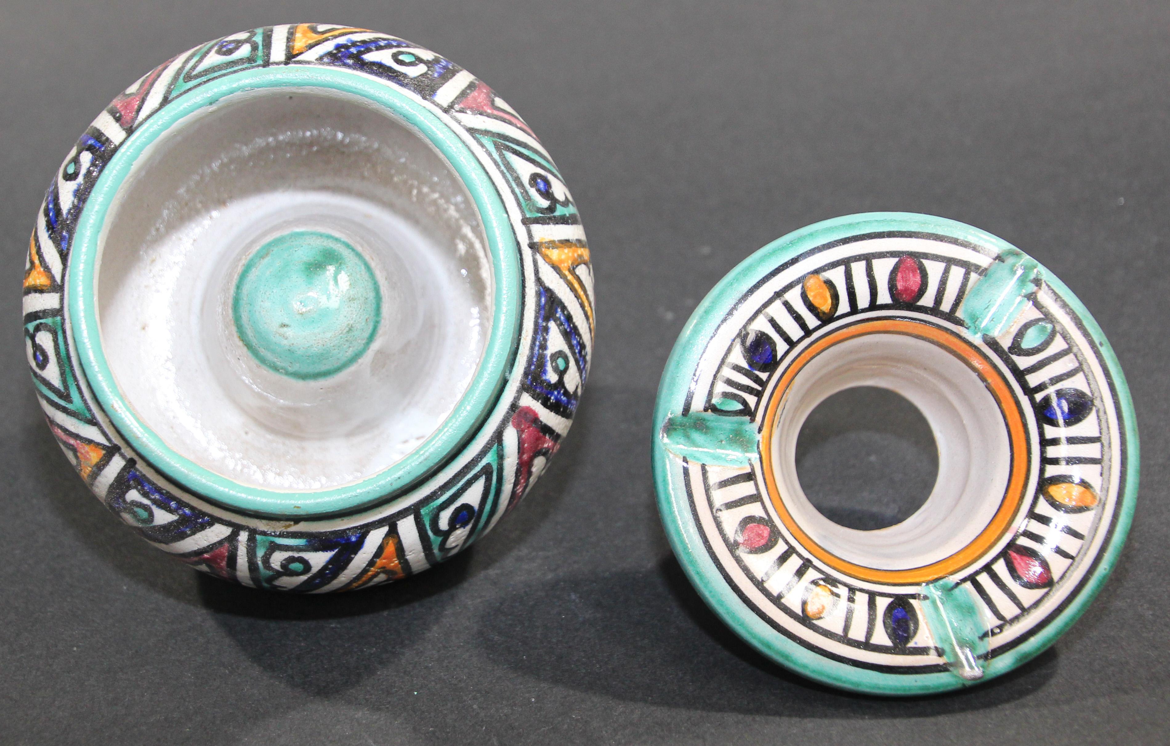 Marocain Astray marocain en céramique peinte à la main de Fez en vente