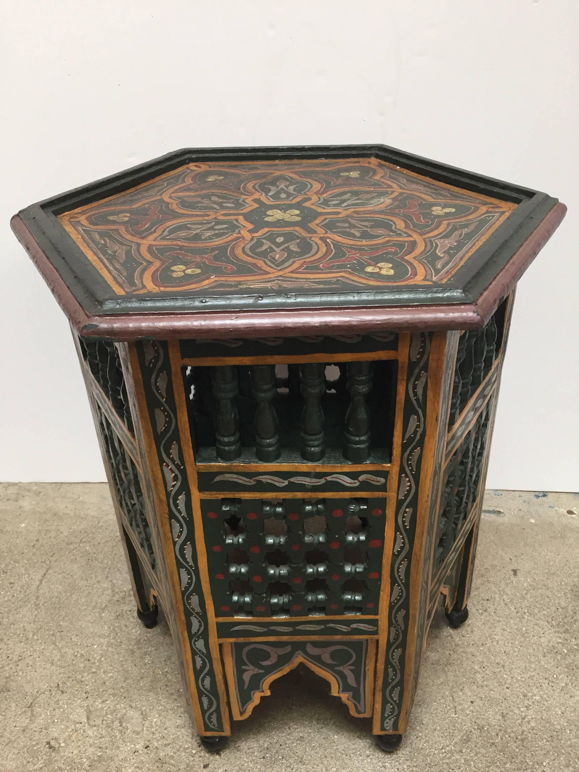 Moroccan hand-painted side table with Moorish designs.
Hexagonal shape, Moroccan vintage side table hand-painted on dark green and Burgundy colors, floral and geometric designs and moucharabie cut-out on the sides with Moorish arches.
Handcrafted in