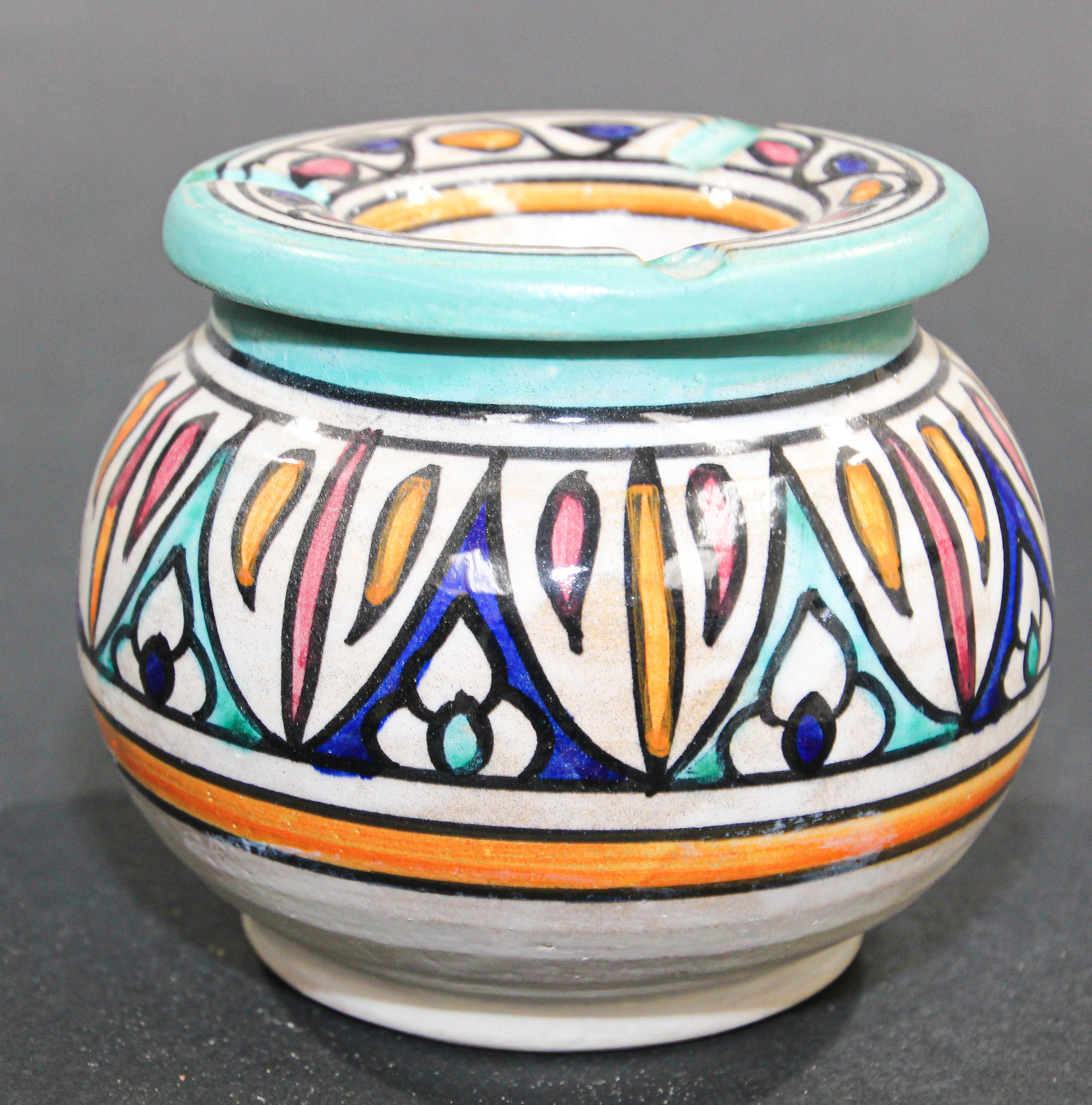 Astray in ceramica vintage marocchina dipinta a mano da Fez in vendita 2