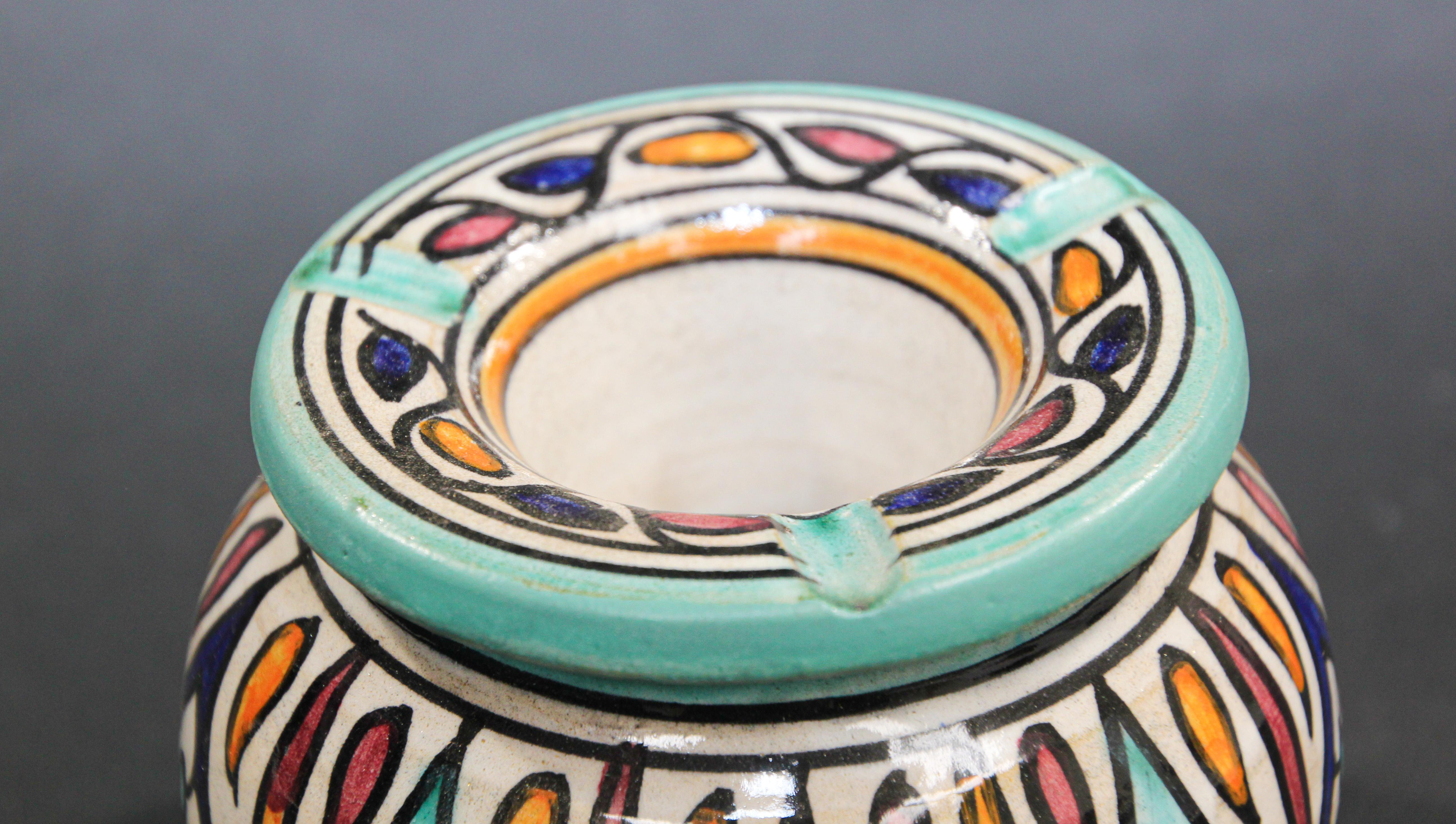Fatto a mano Astray in ceramica vintage marocchina dipinta a mano da Fez in vendita