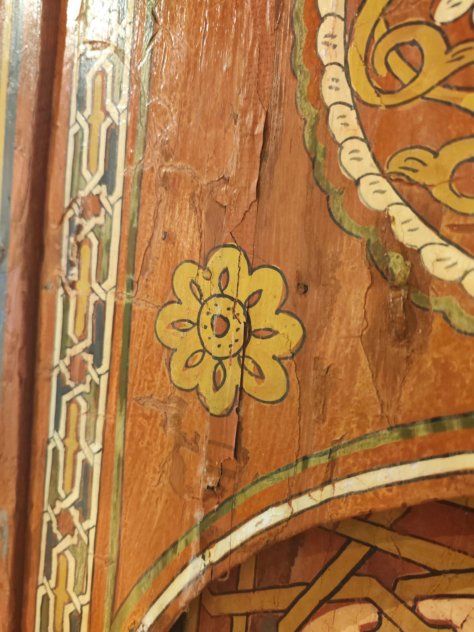 Moroccan Hand-Painted Wooden Door with Flower and Geometric Decoration For Sale 16