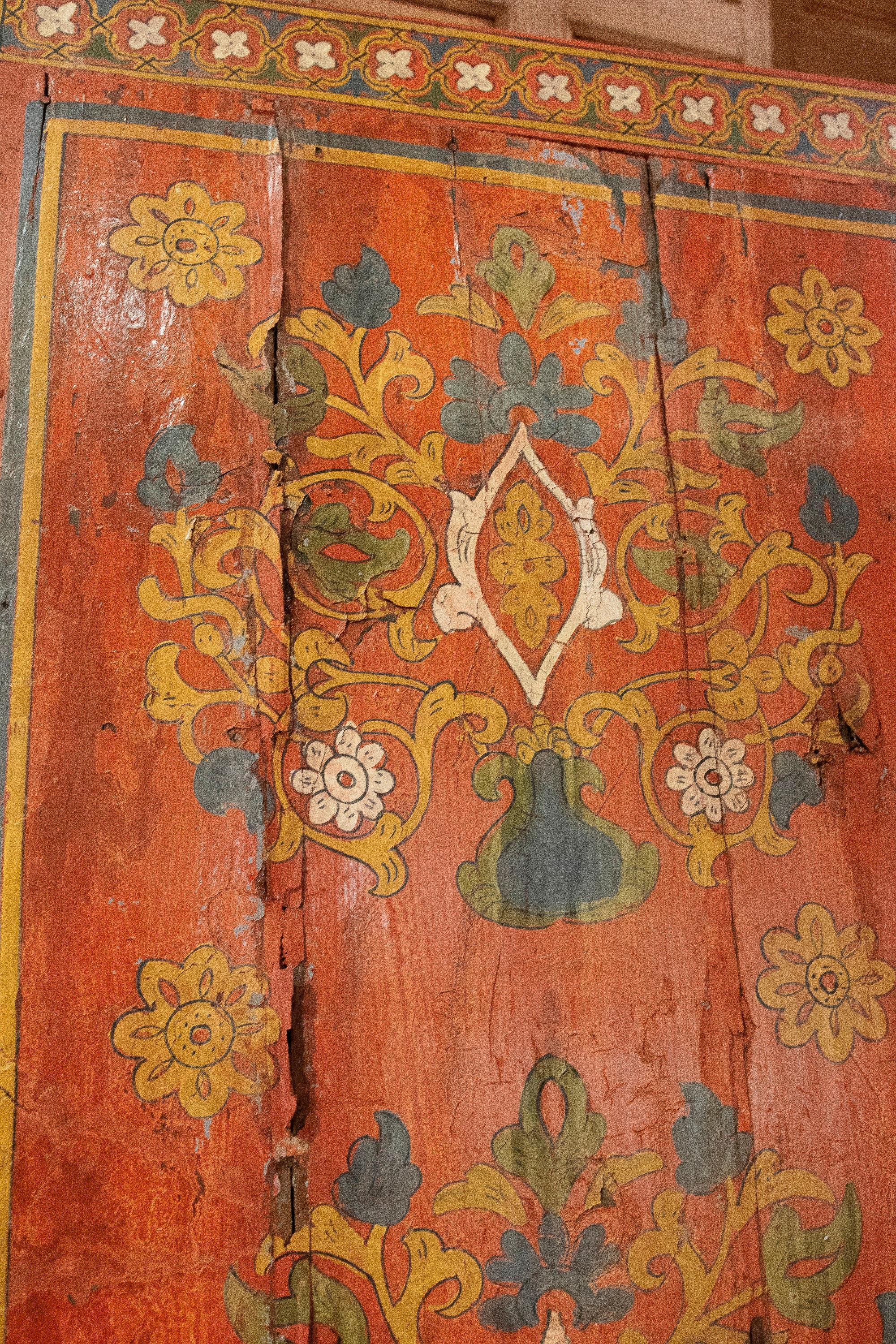 Moroccan Hand-Painted Wooden Door with Flower and Geometric Decoration For Sale 2