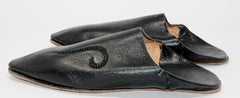 Chaussures marocaines à talons pointus en cuir noir travaillées à la main