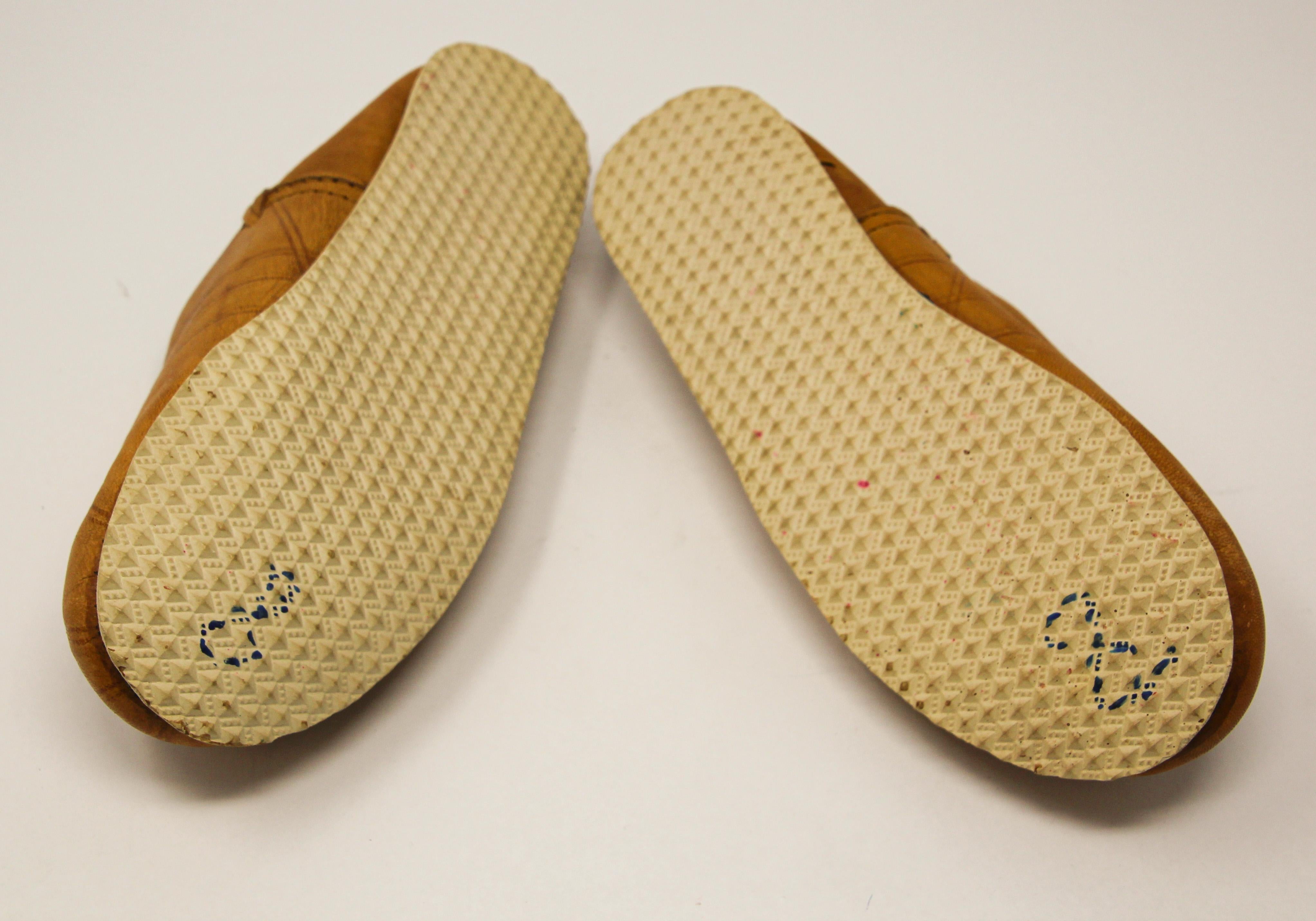 Marokkanische handgefertigte gelbe Leder-Slippers, ethnische Schuhe im Zustand „Gut“ im Angebot in North Hollywood, CA