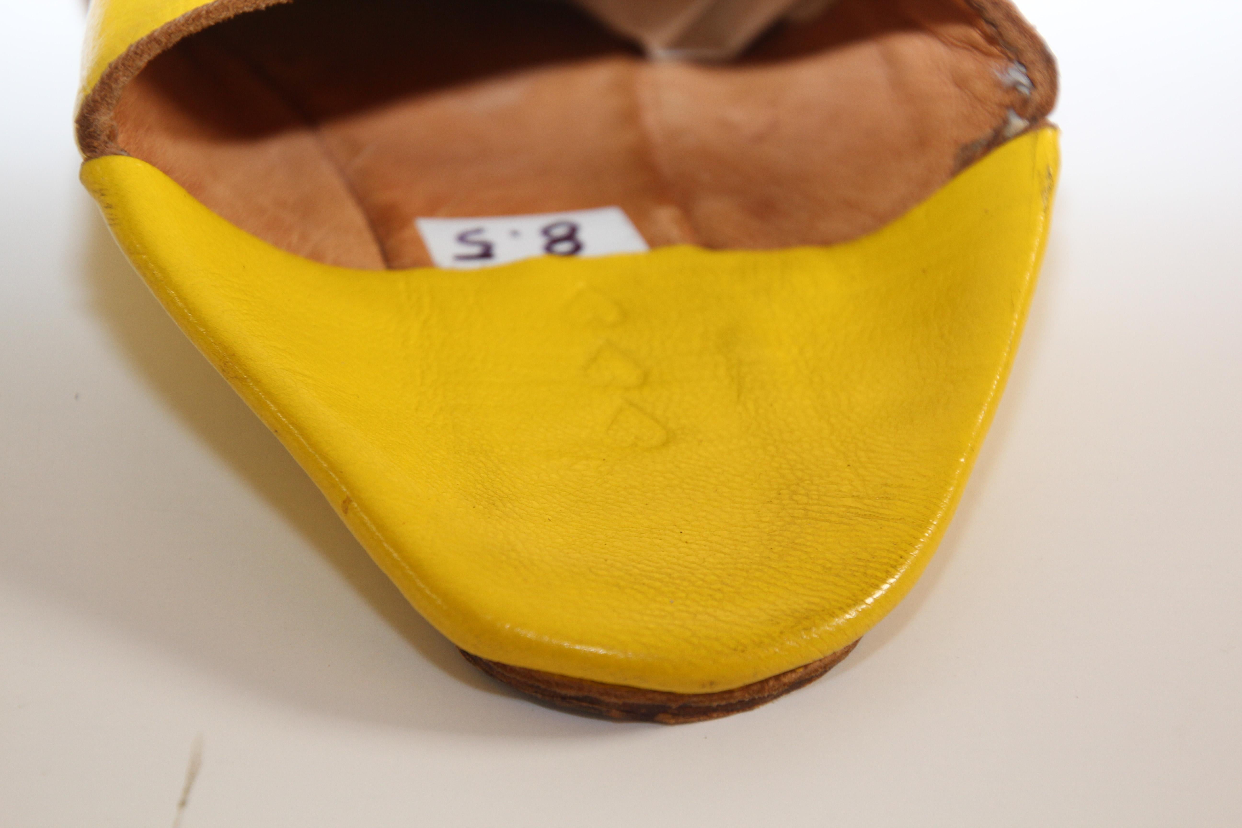 Marokkanische handgefertigte gelbe Lederslippers mit spitzen Schuhen im Angebot 6