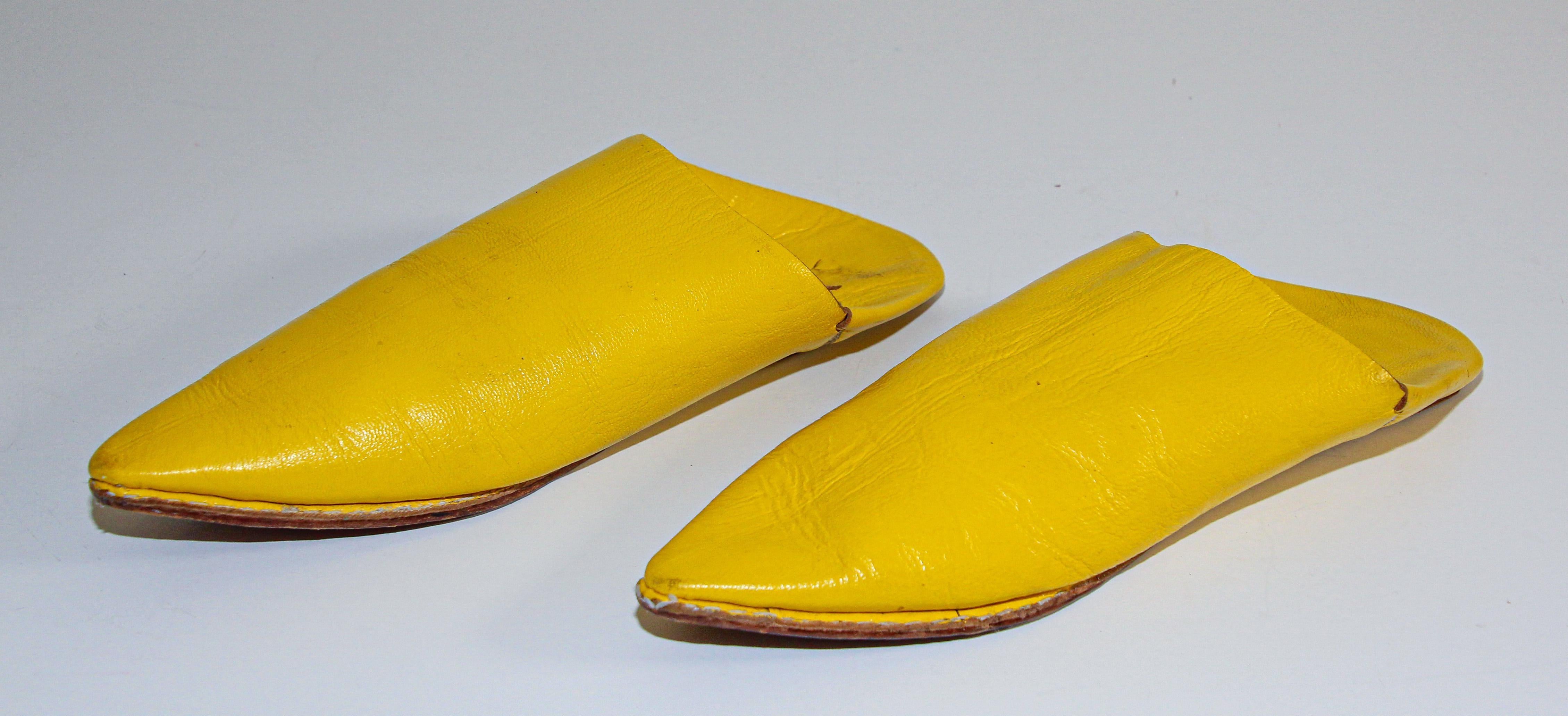 Moroccan Hand Tooled Yellow Leather Slippers Pointed Shoes For Sale 7
