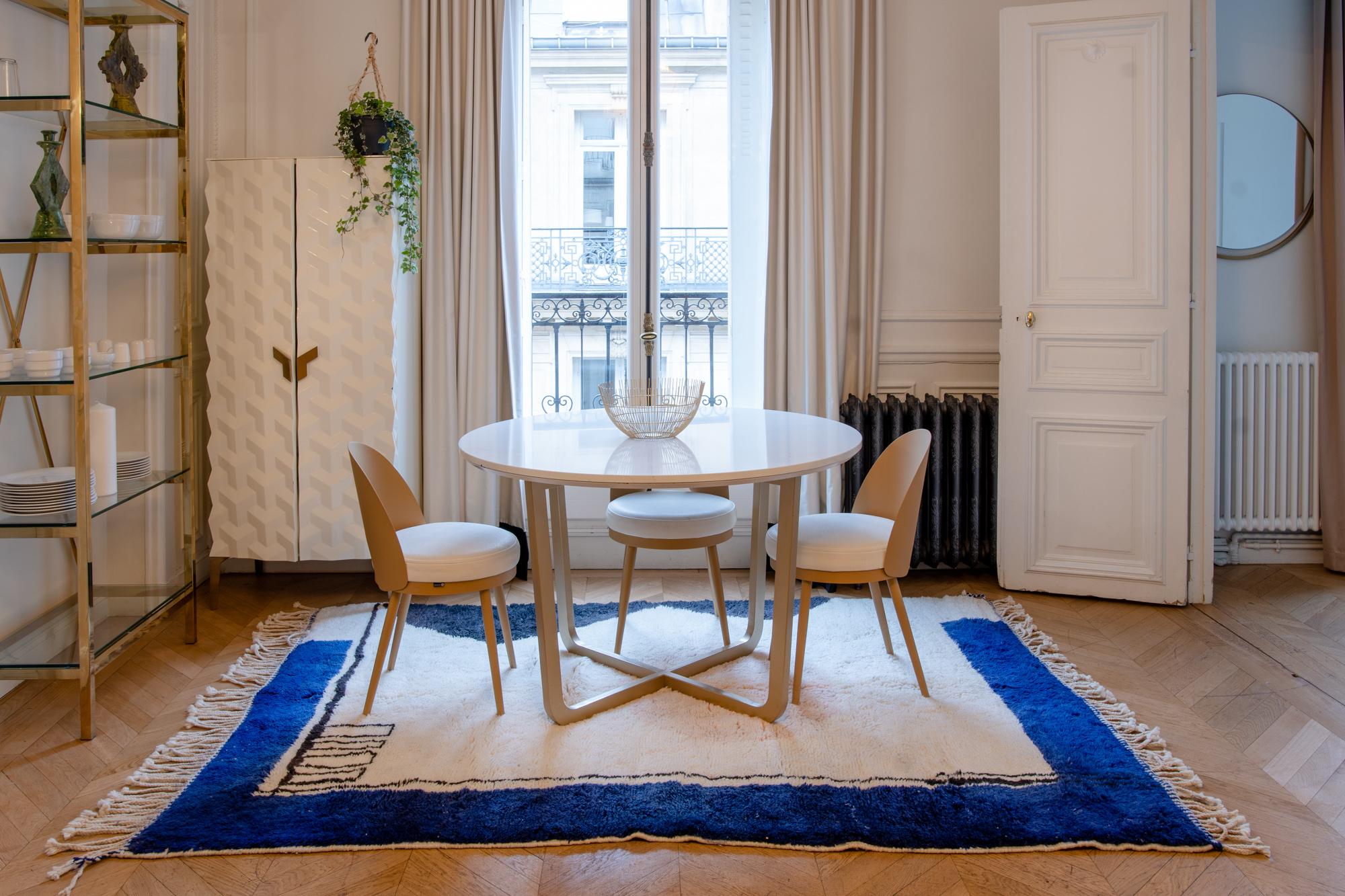 Hand-Woven Moroccan hand-wooven berber rug - 100% natural Wool For Sale